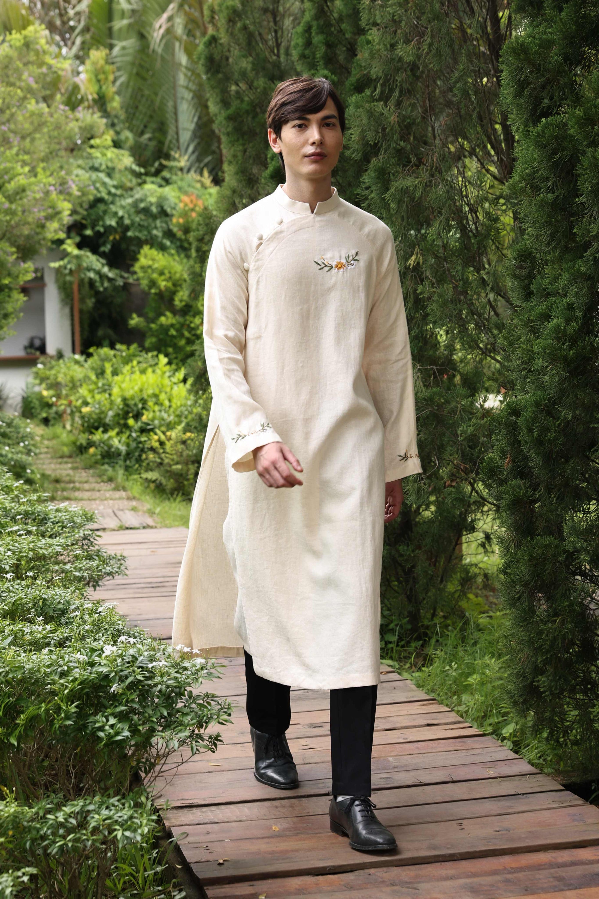 Hand-embroidered ao dai Vietnam for men
