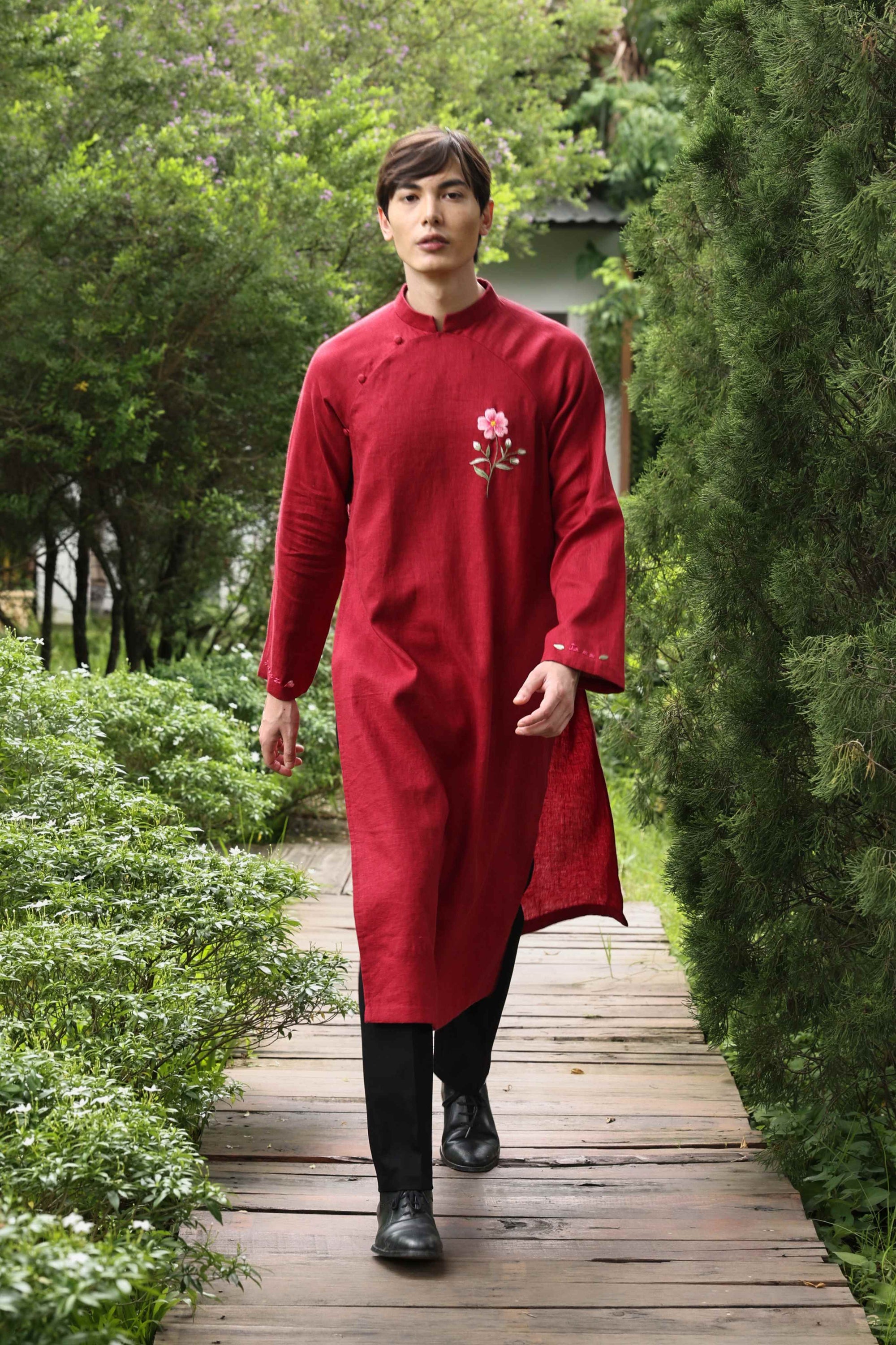 Hand-embroidered men’s long tunic