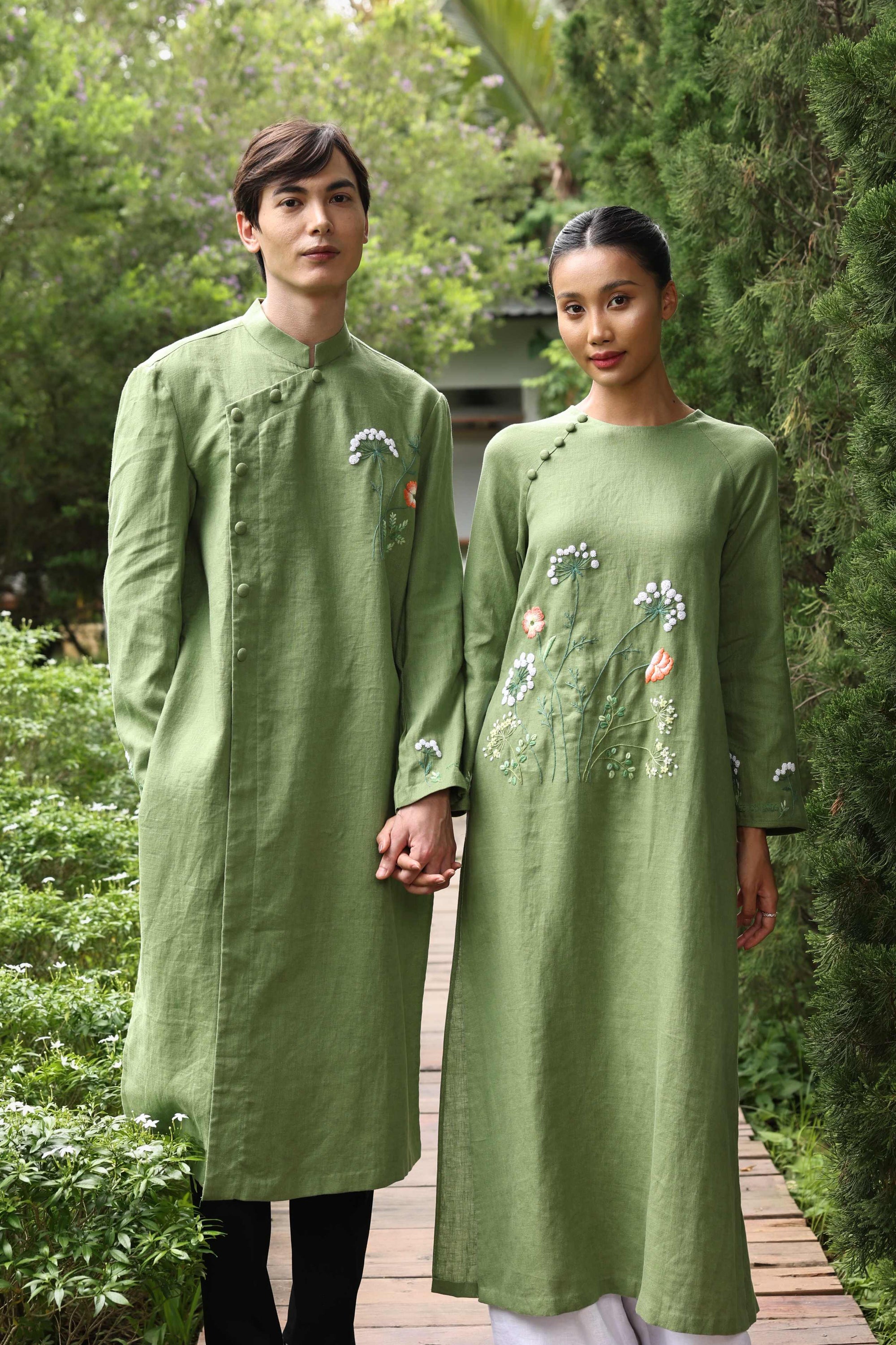 Vietnamese couple ao dai