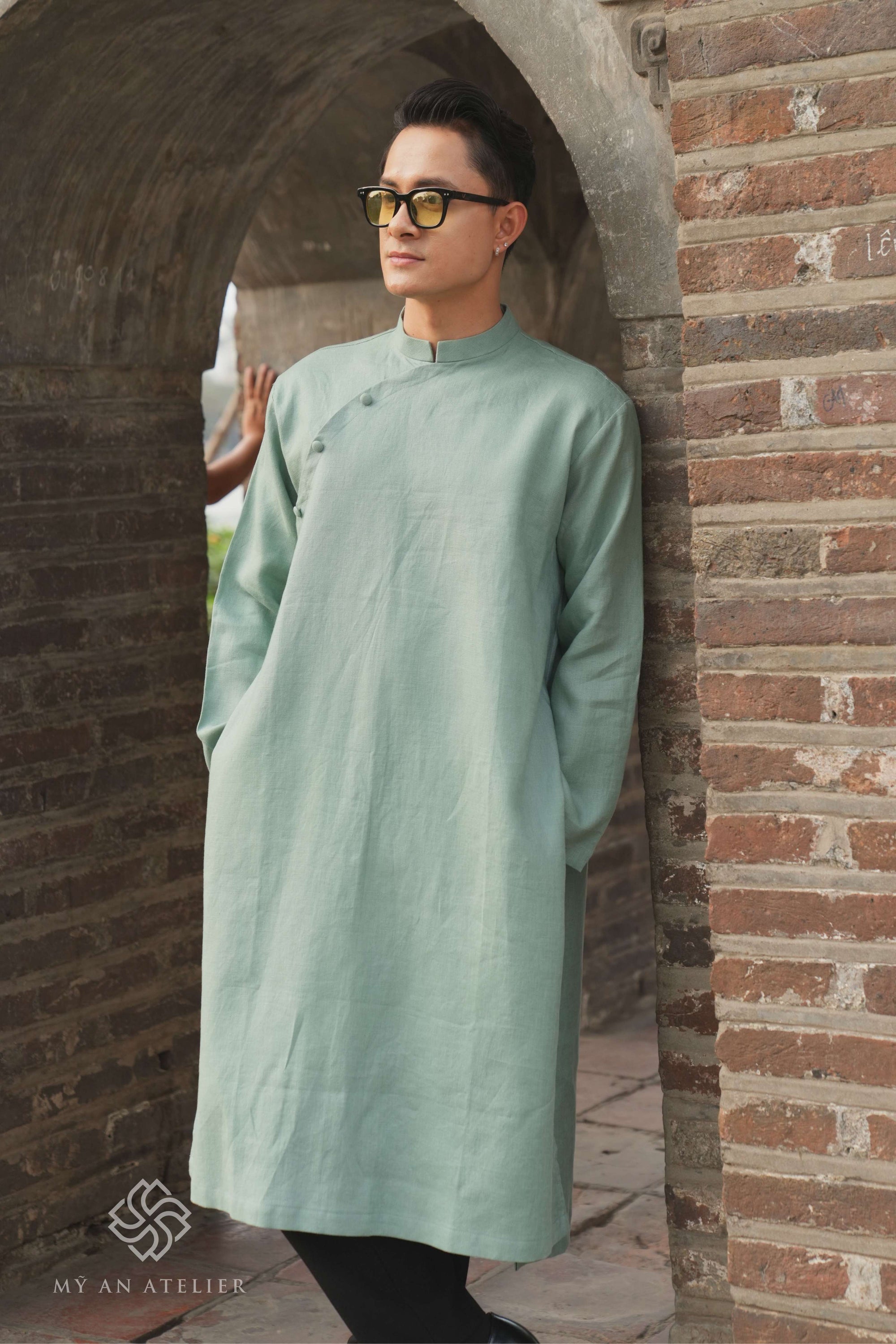 Linen Vietnamese traditional dress men