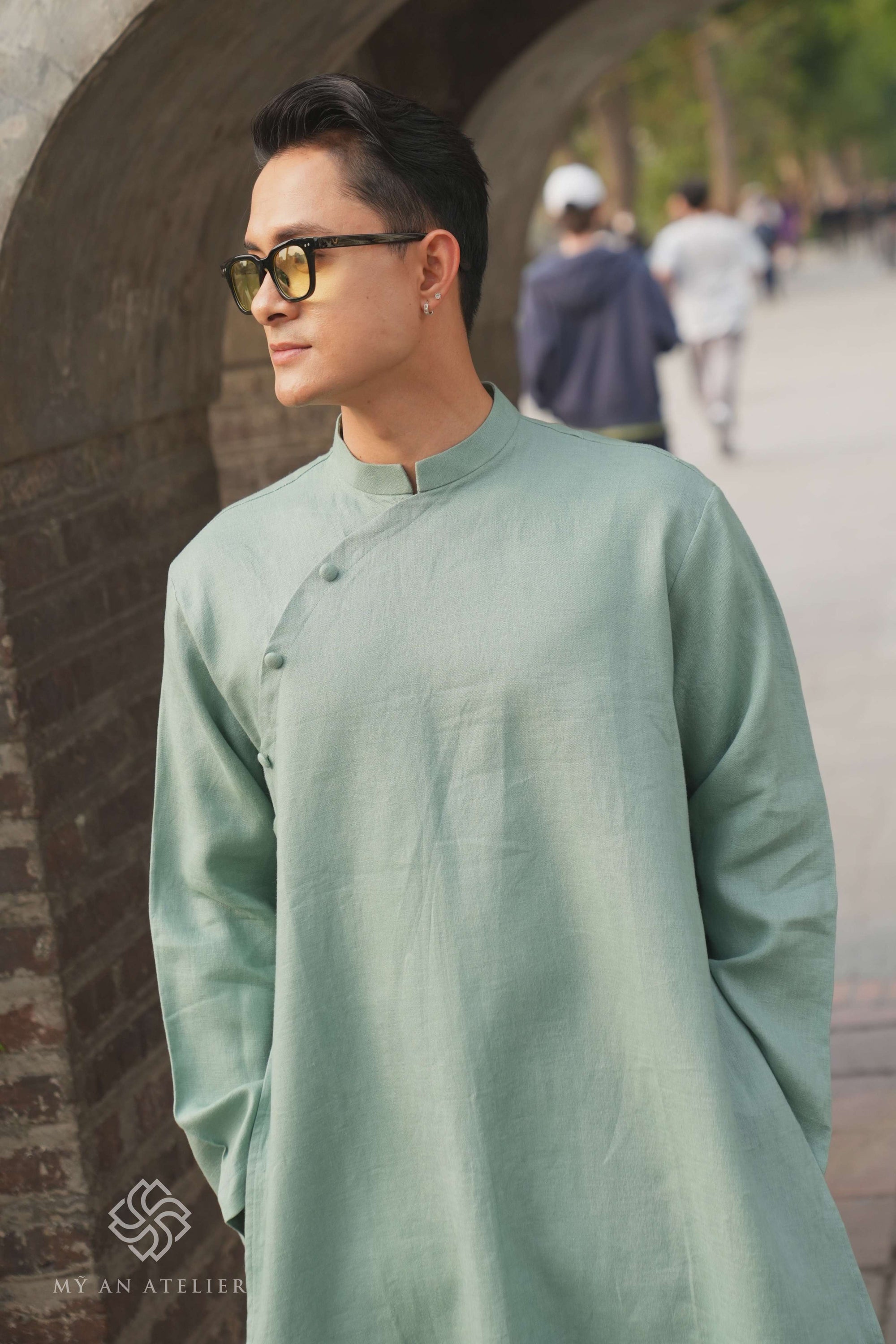 Linen Vietnamese traditional dress men