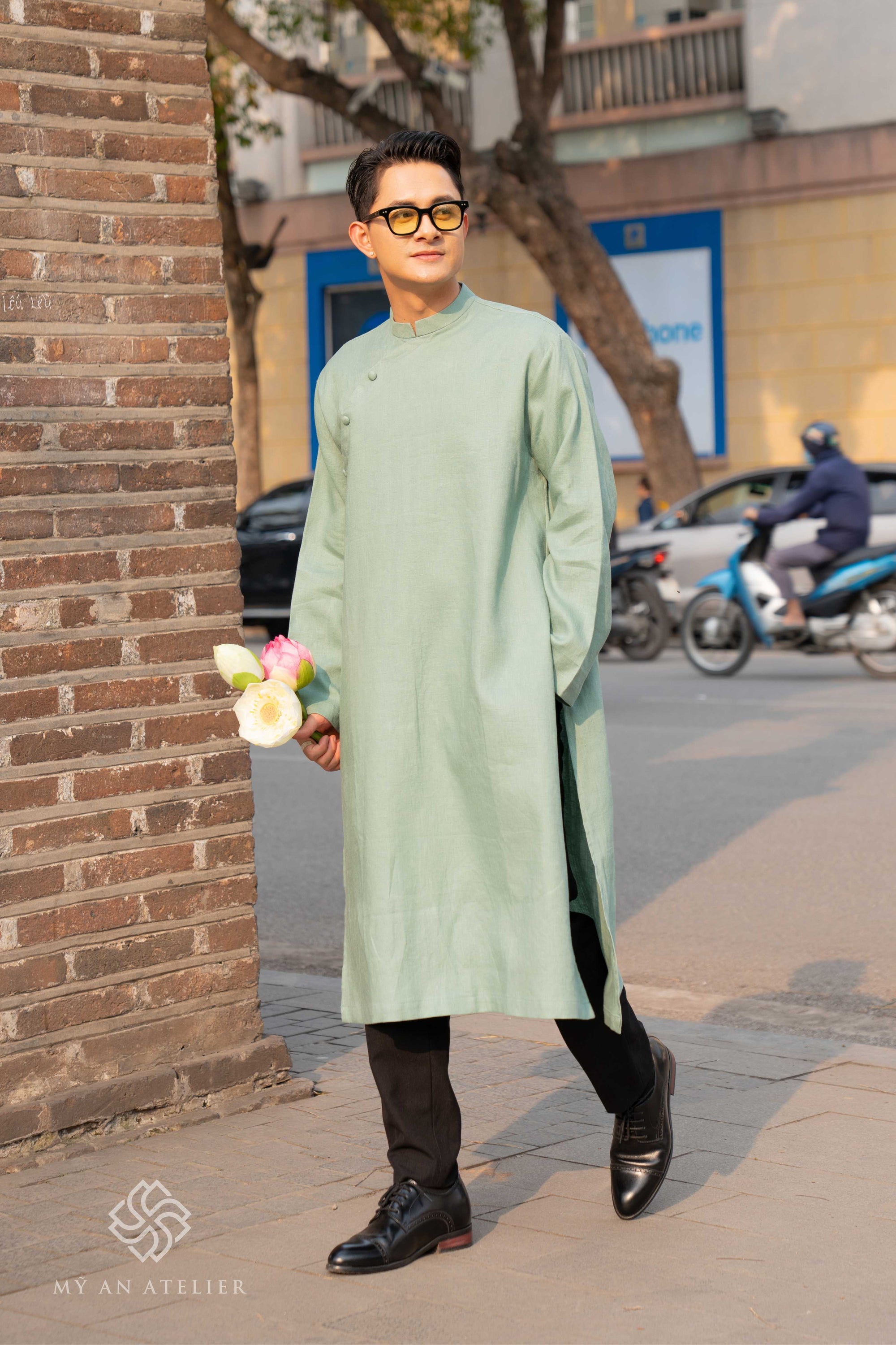Linen Vietnamese traditional dress men