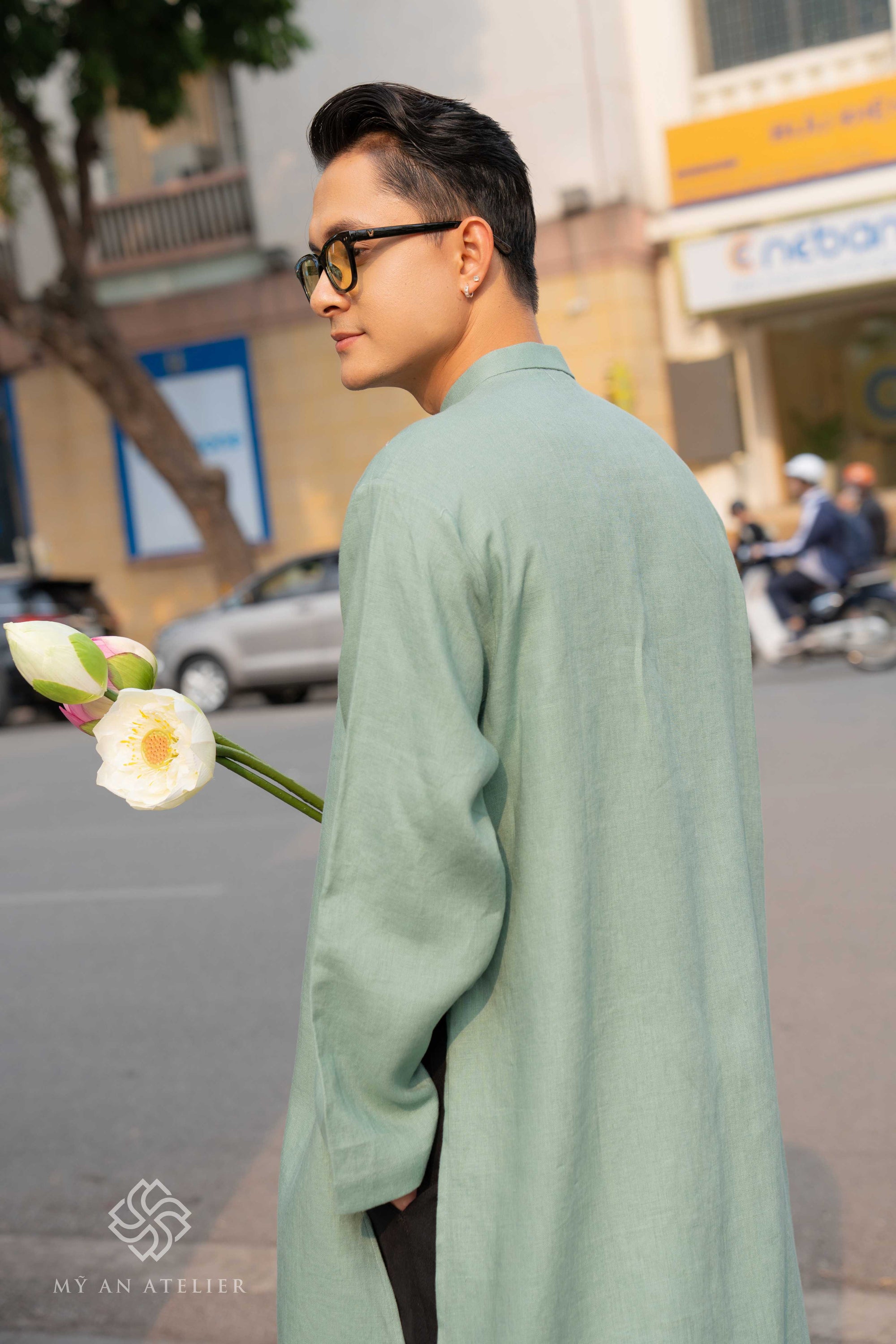 Linen Vietnamese traditional dress men
