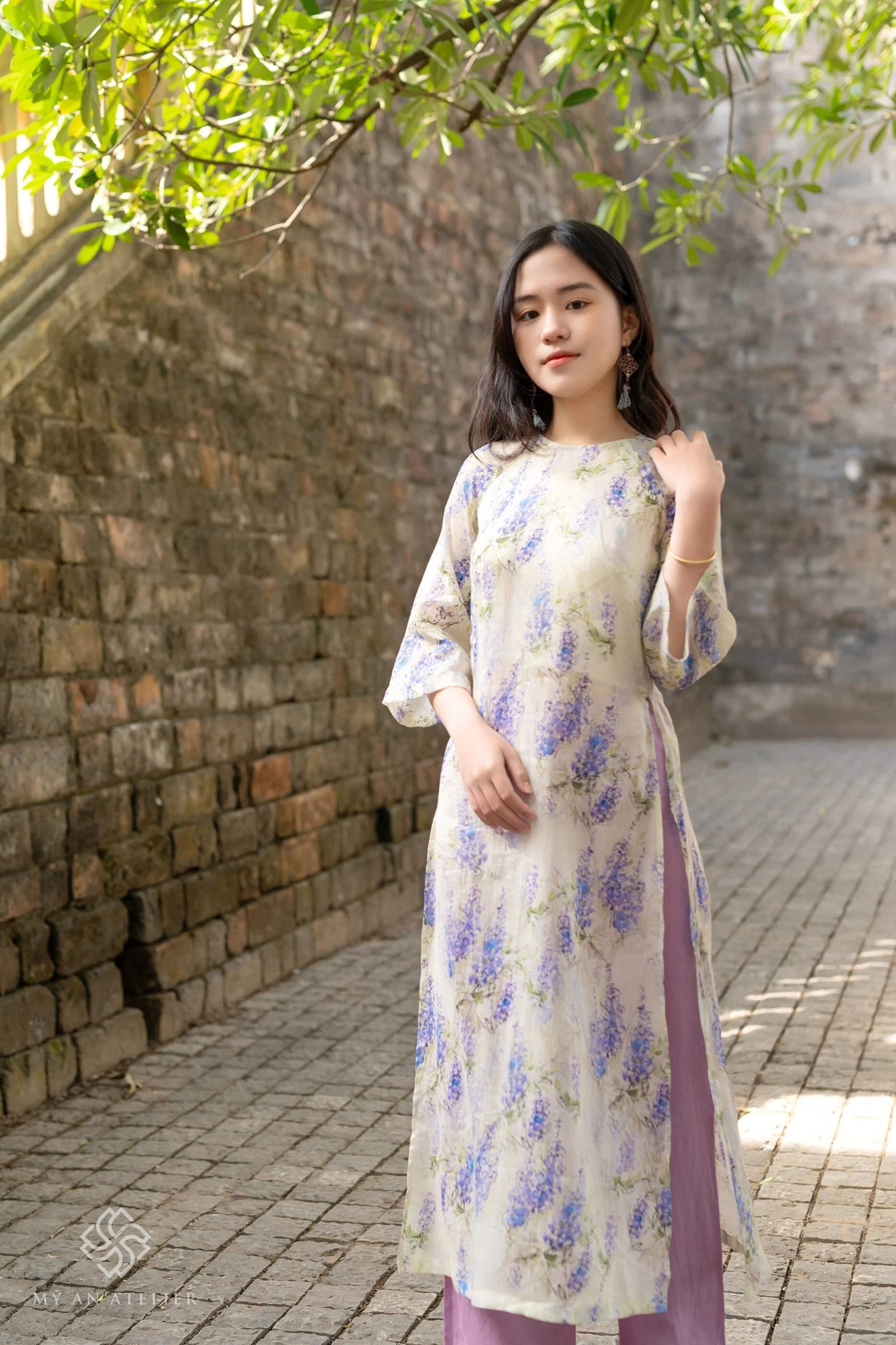 Linen Vietnamese cultural dress