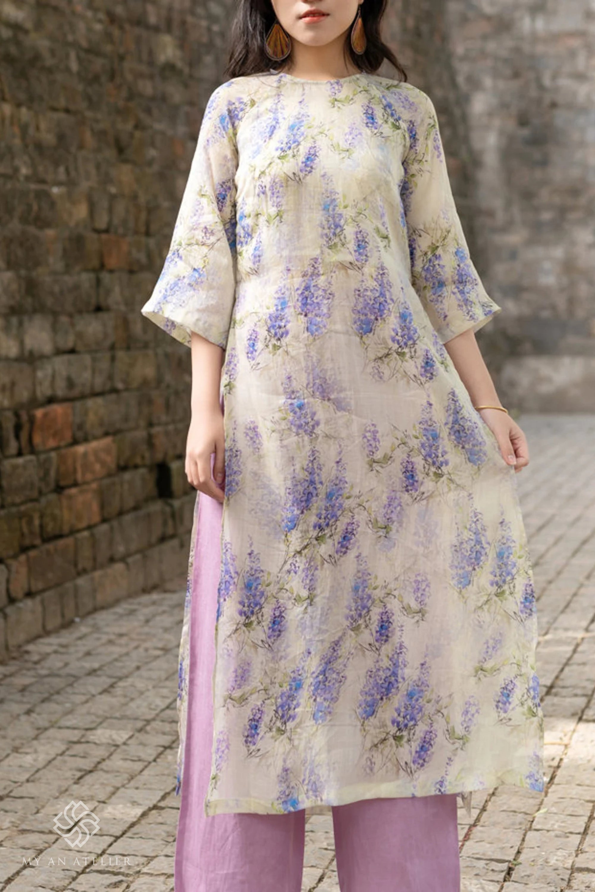 Linen Vietnamese cultural dress