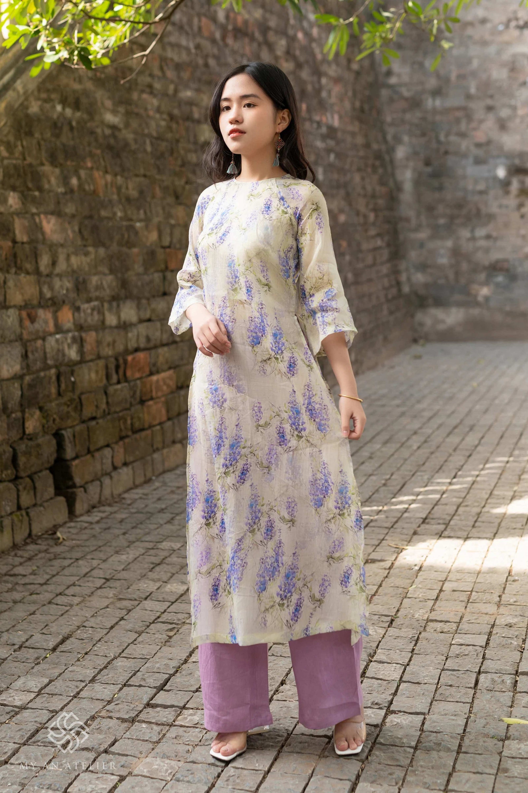 Linen Vietnamese cultural dress