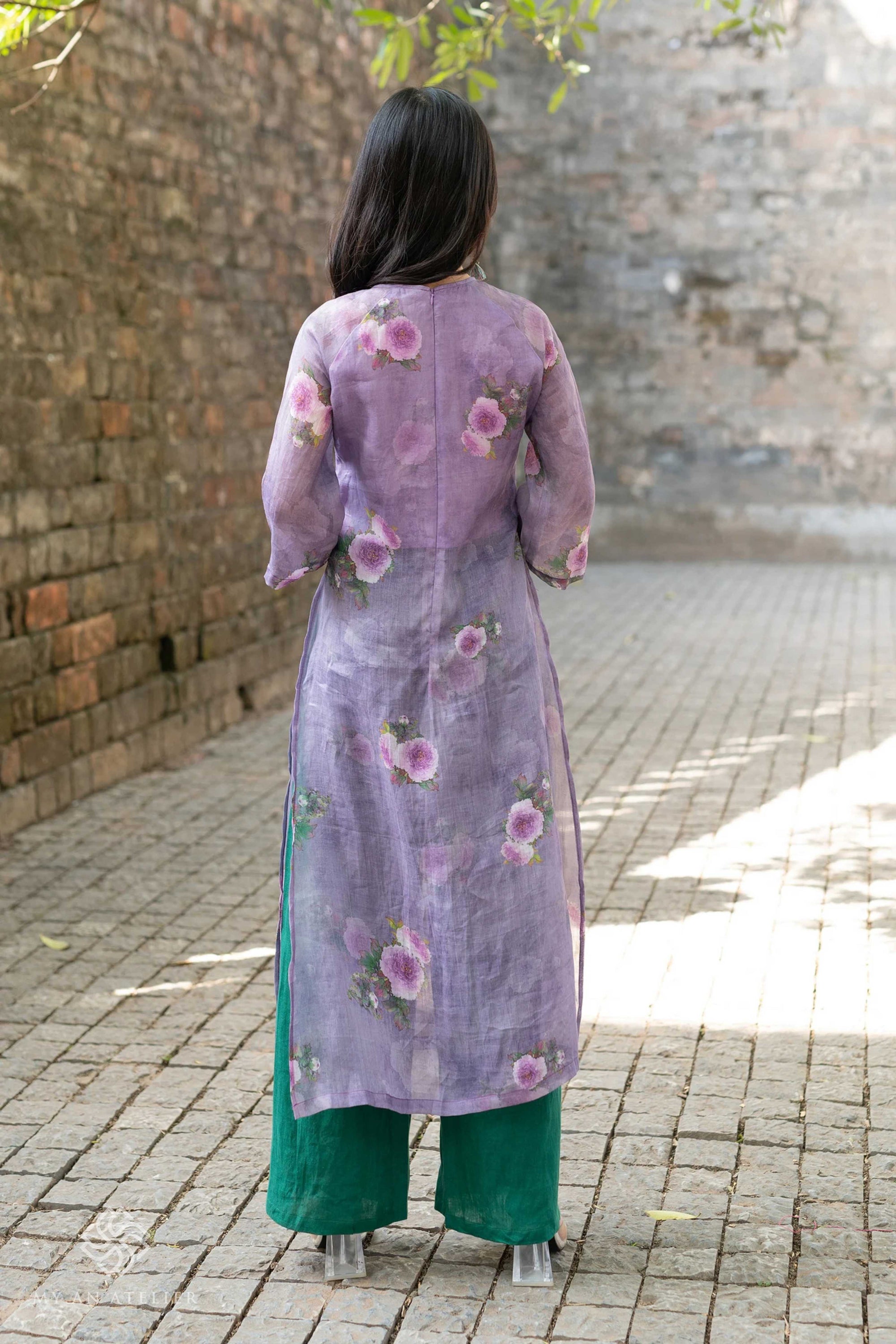 Linen Vietnamese traditional costumes