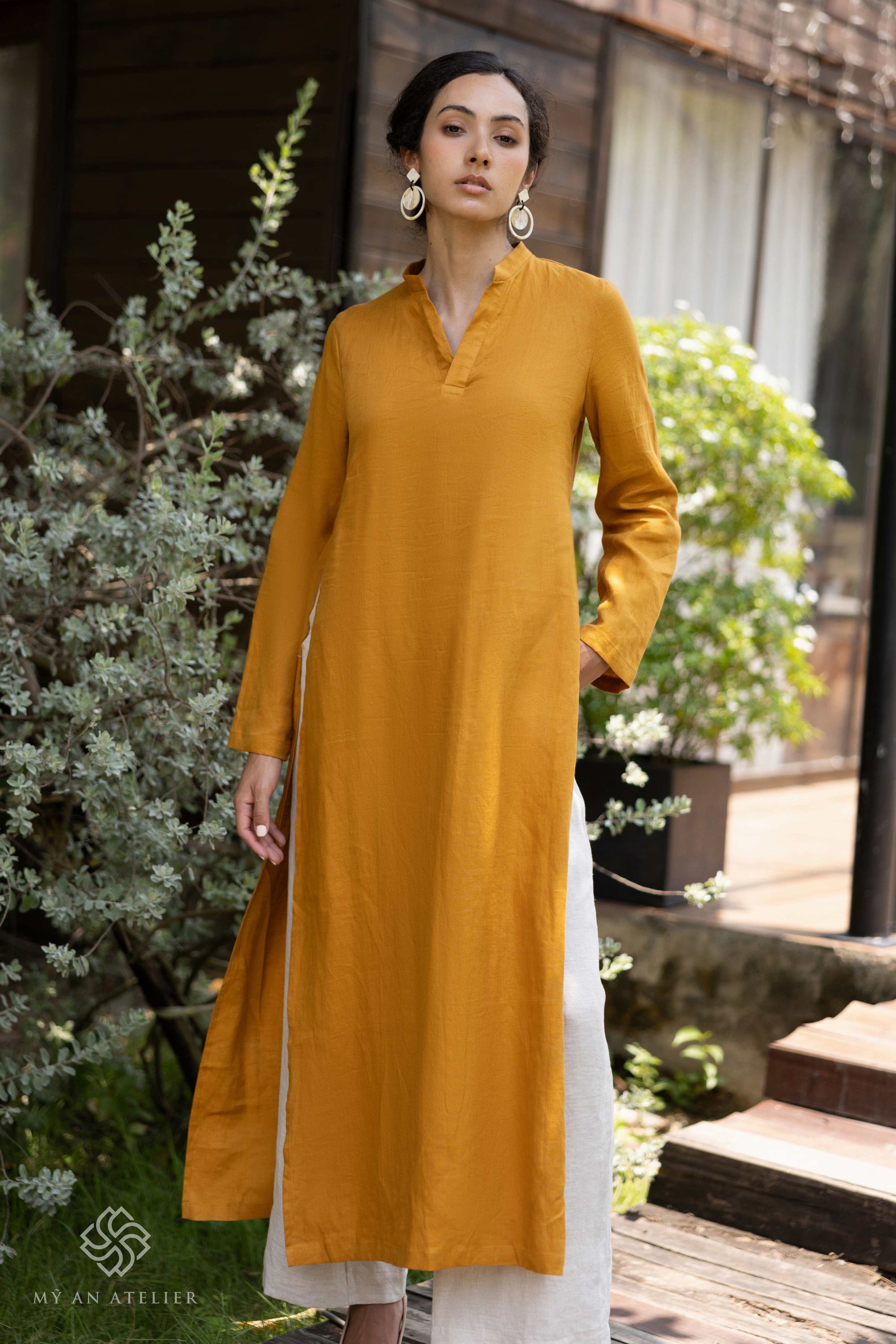 Linen traditional Vietnamese tunic
