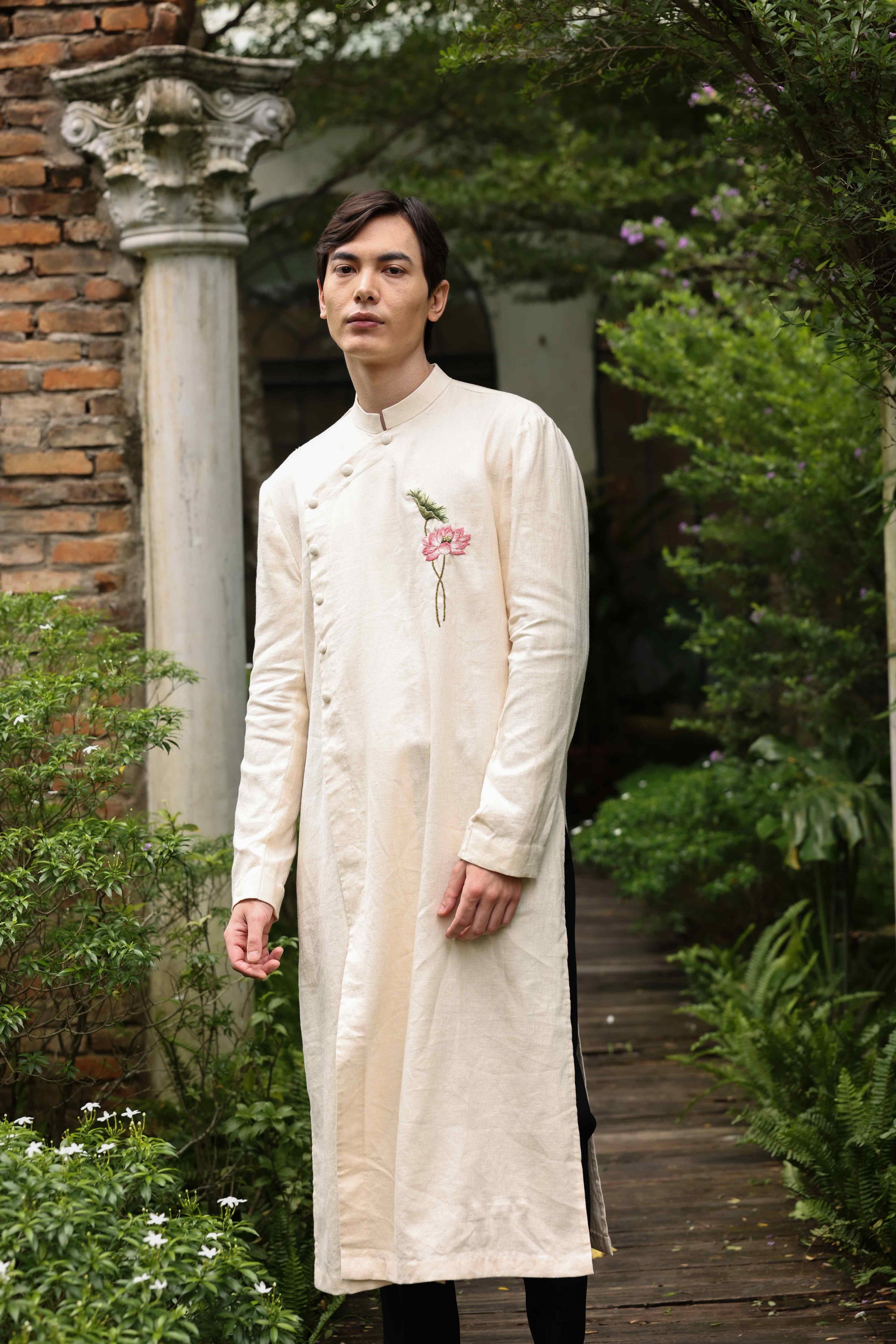 Men’s linen Vietnamese ao dai