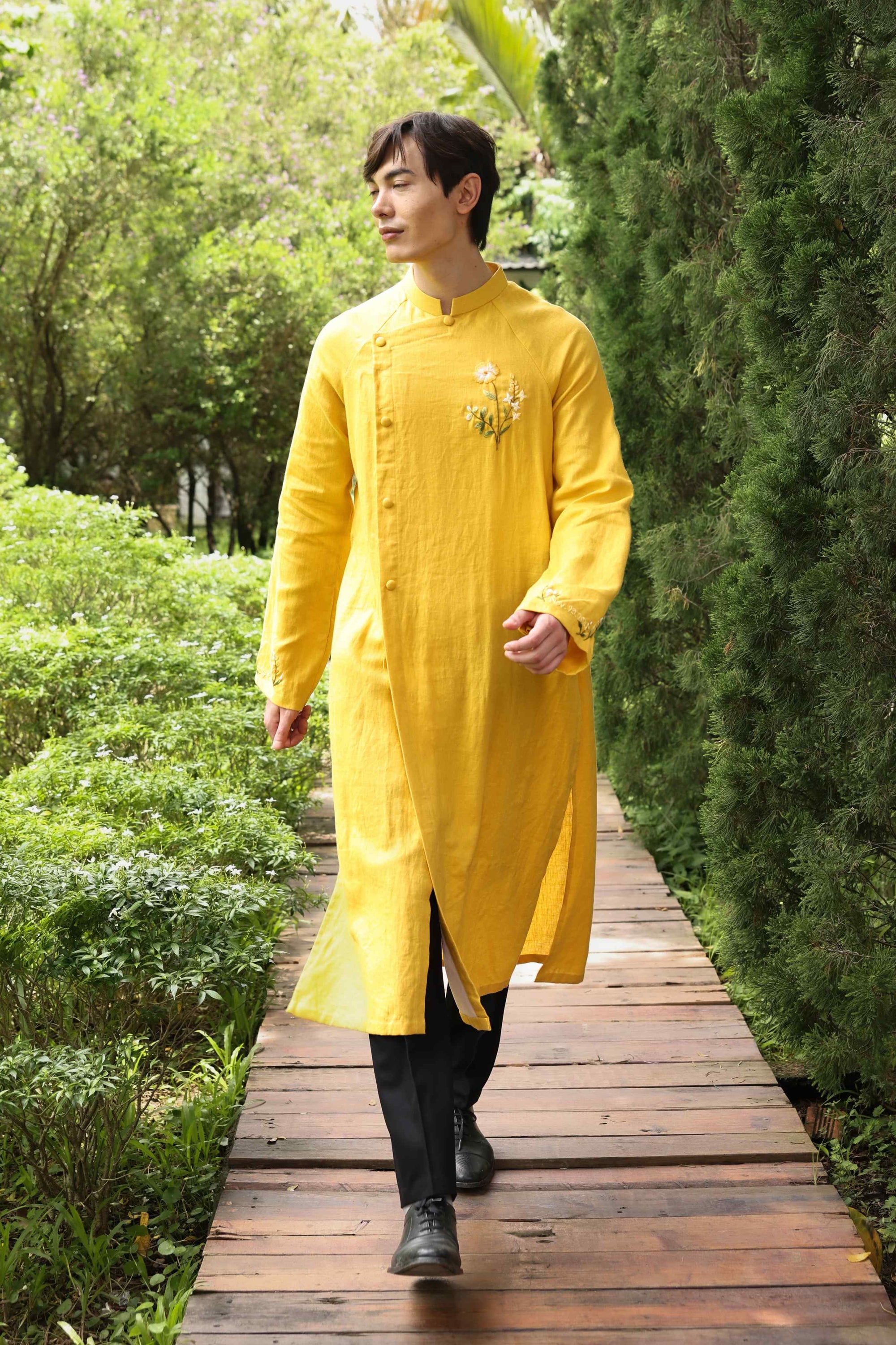 Men’s Vietnamese linen dress