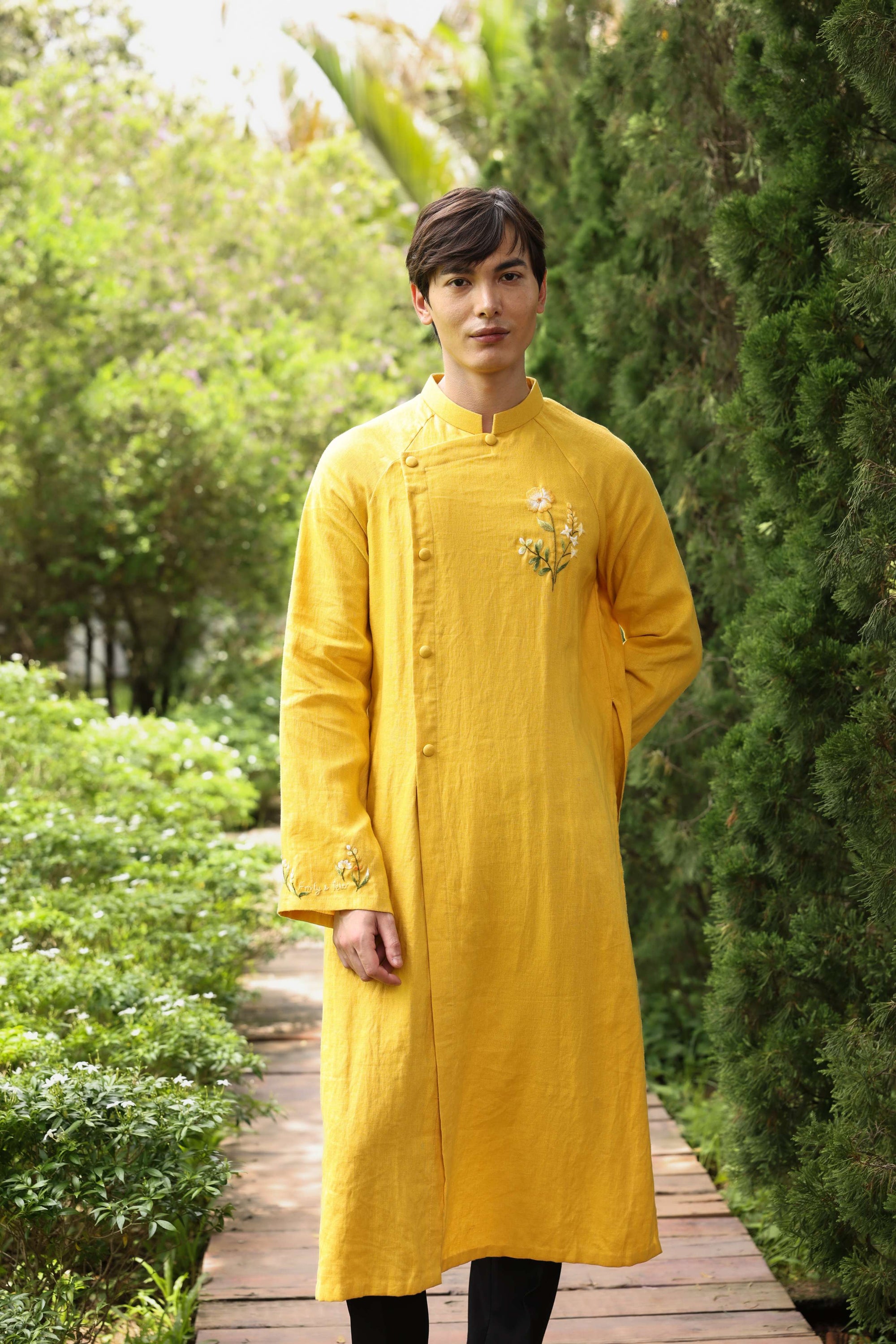Men’s Vietnamese linen dress