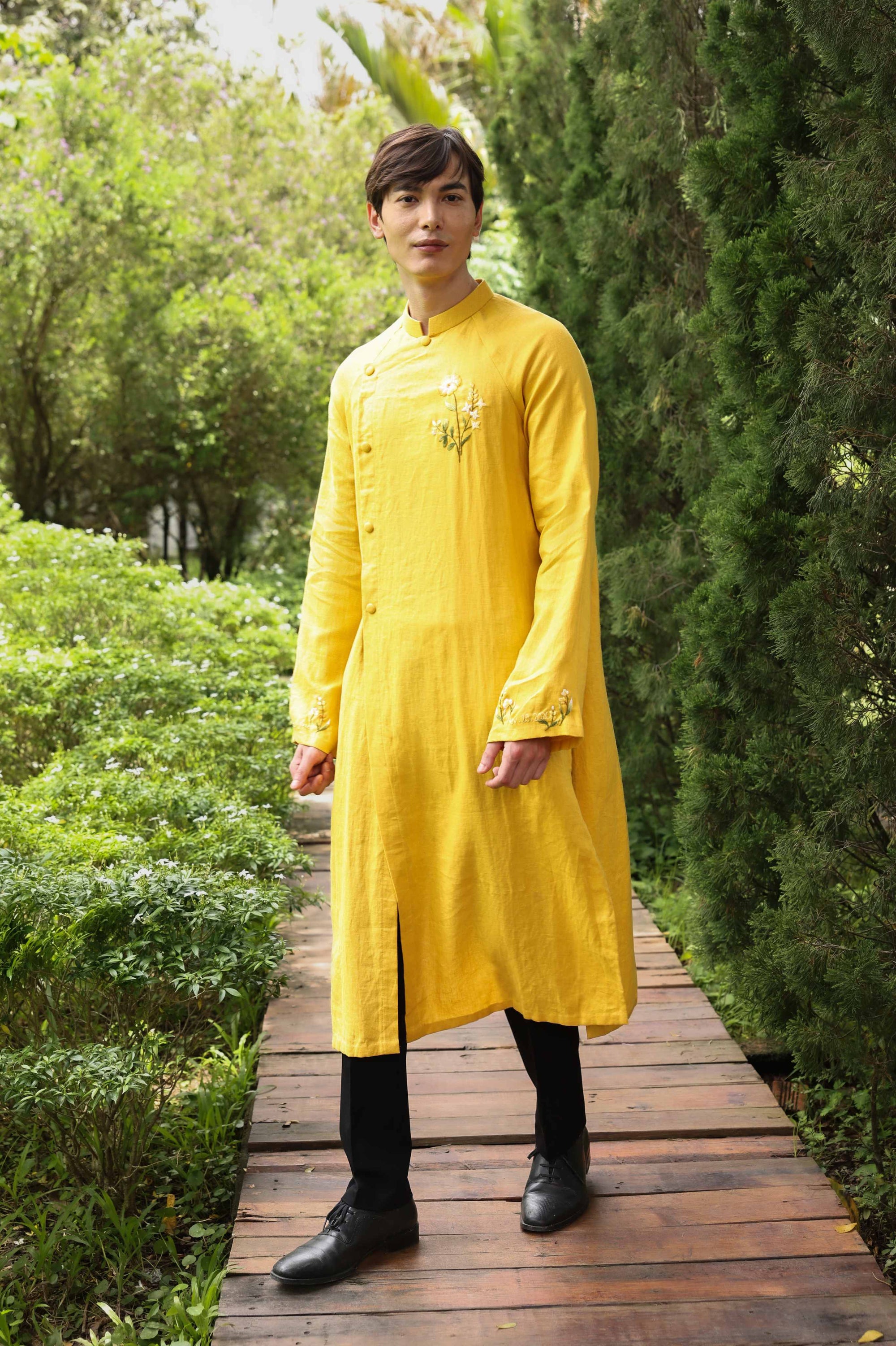 Men’s Vietnamese linen dress