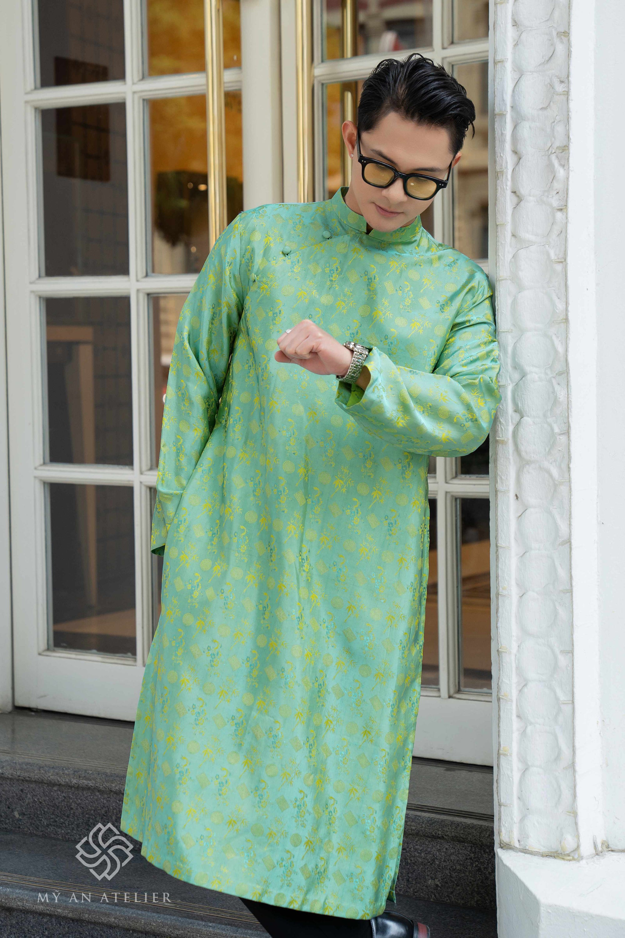Mulberry silk Vietnamese ao dai male