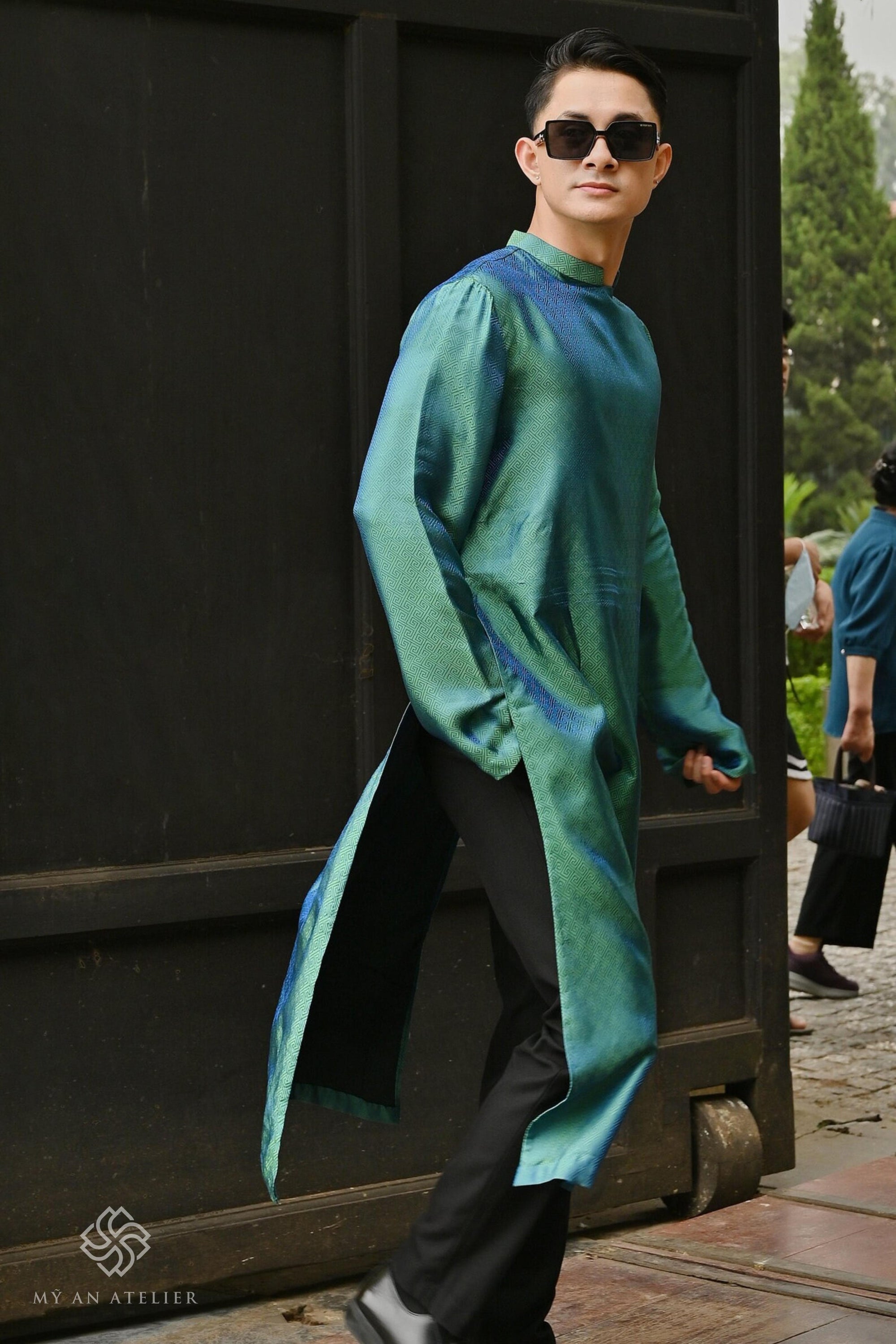 Mulberry silk male Vietnamese dress