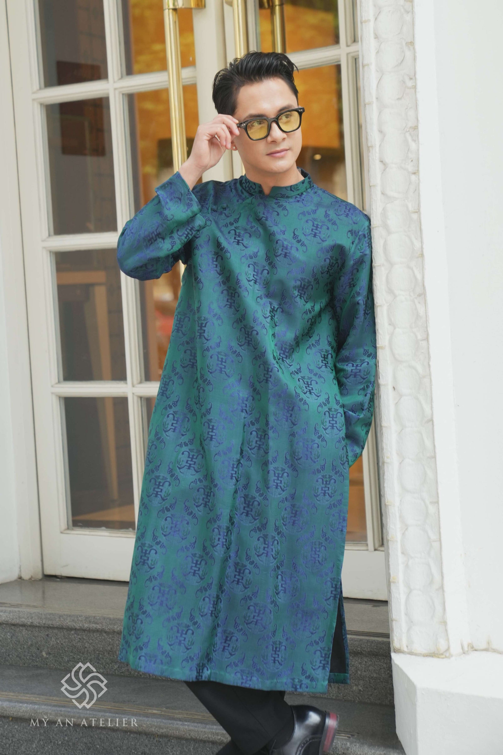 Mulberry silk men Vietnamese dress