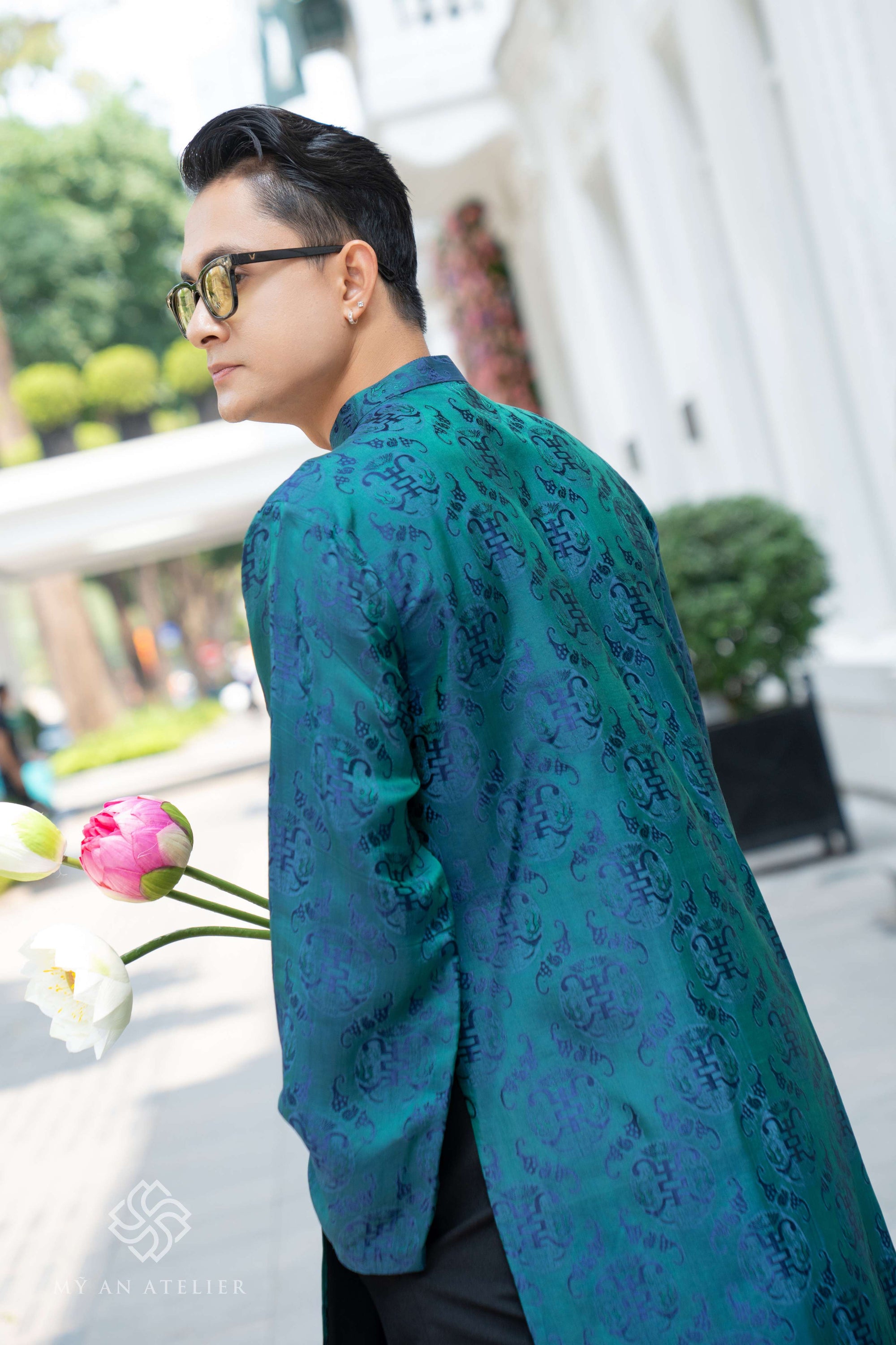Mulberry silk men Vietnamese dress