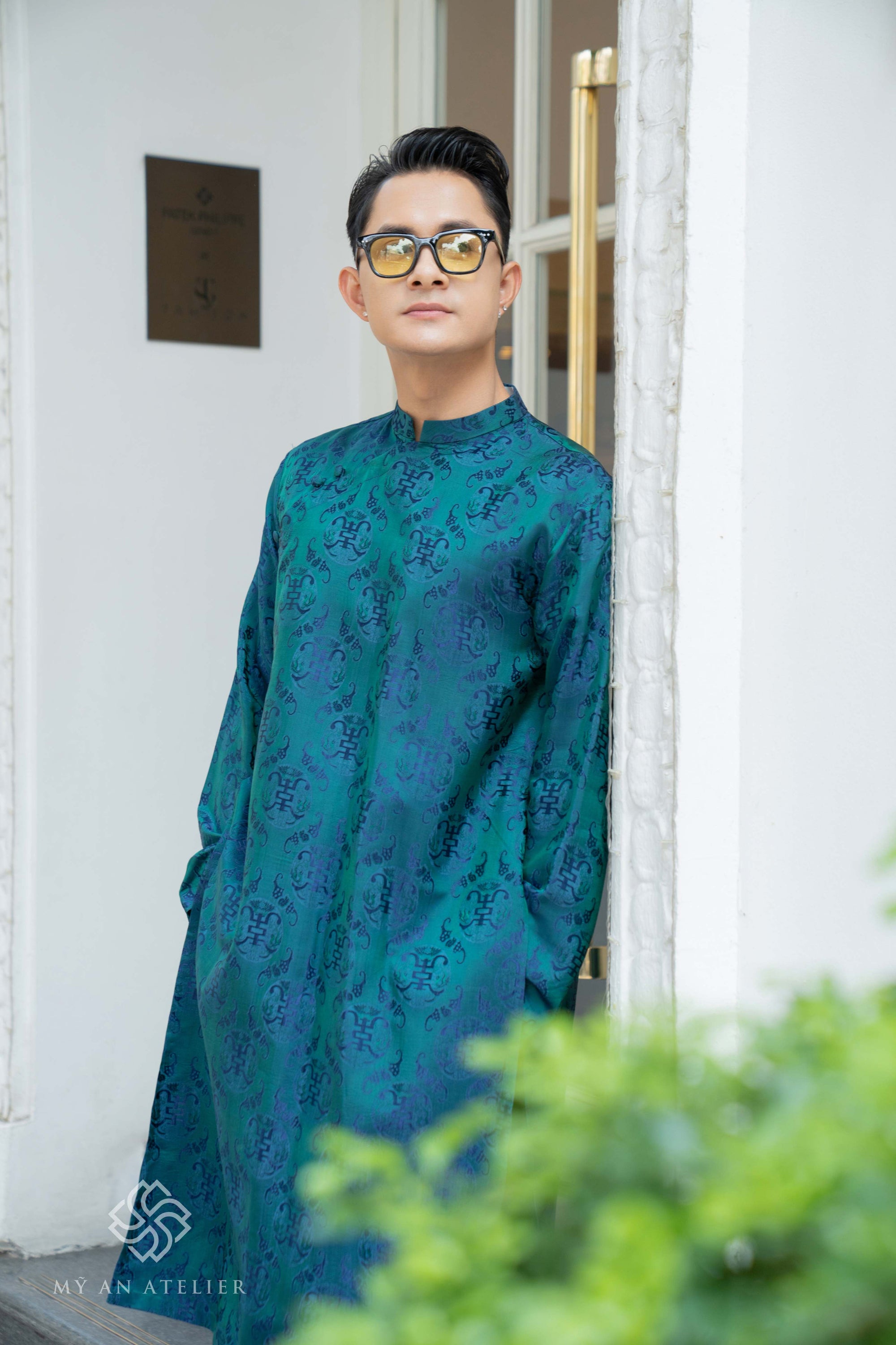 Mulberry silk men Vietnamese dress