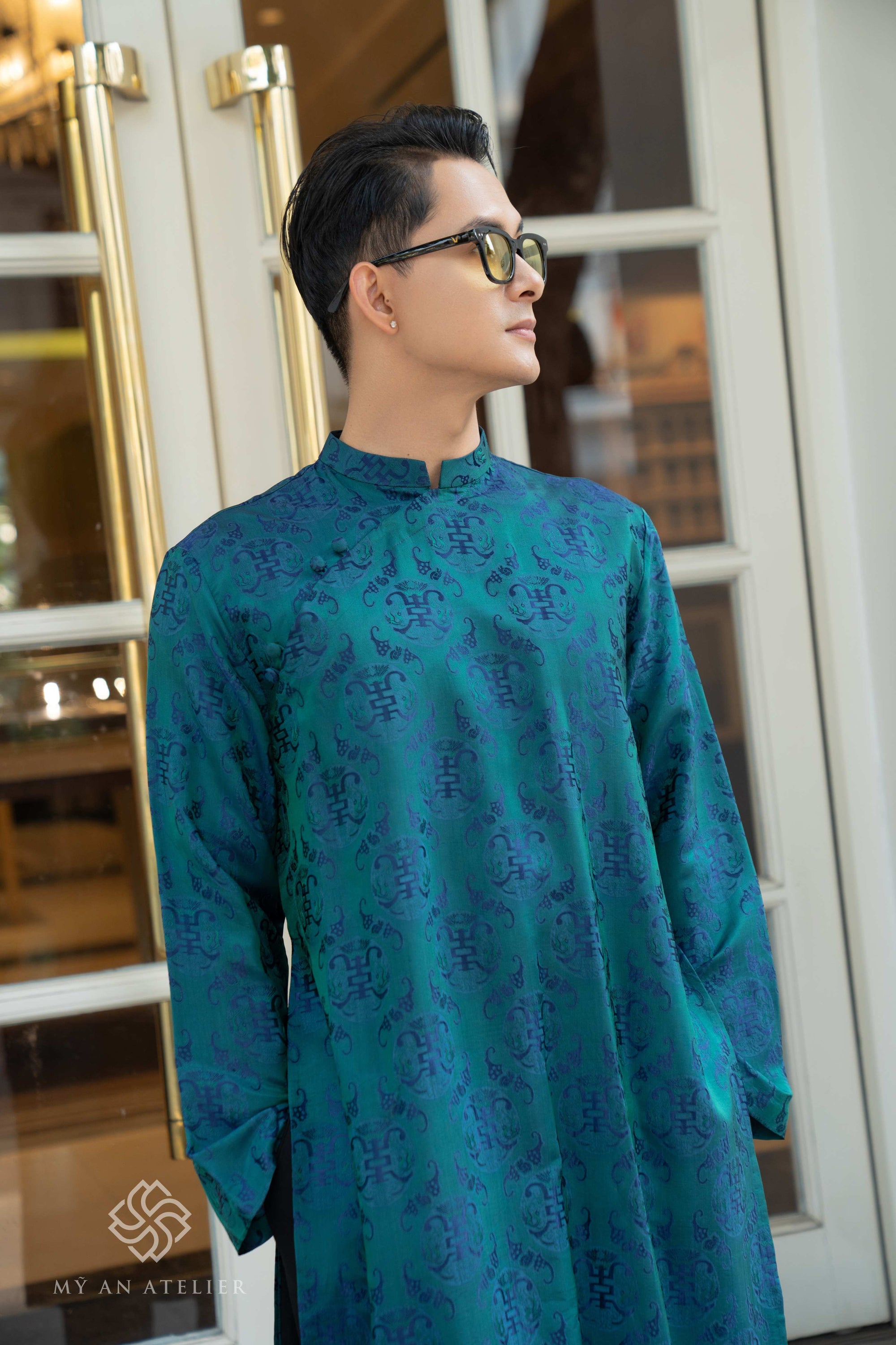 Mulberry silk men Vietnamese dress