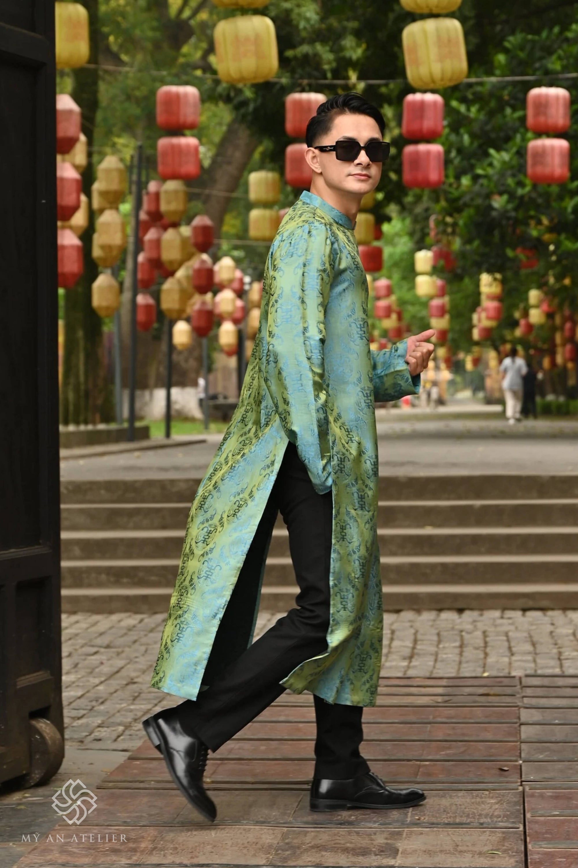 Mulberry silk Vietnamese male dress