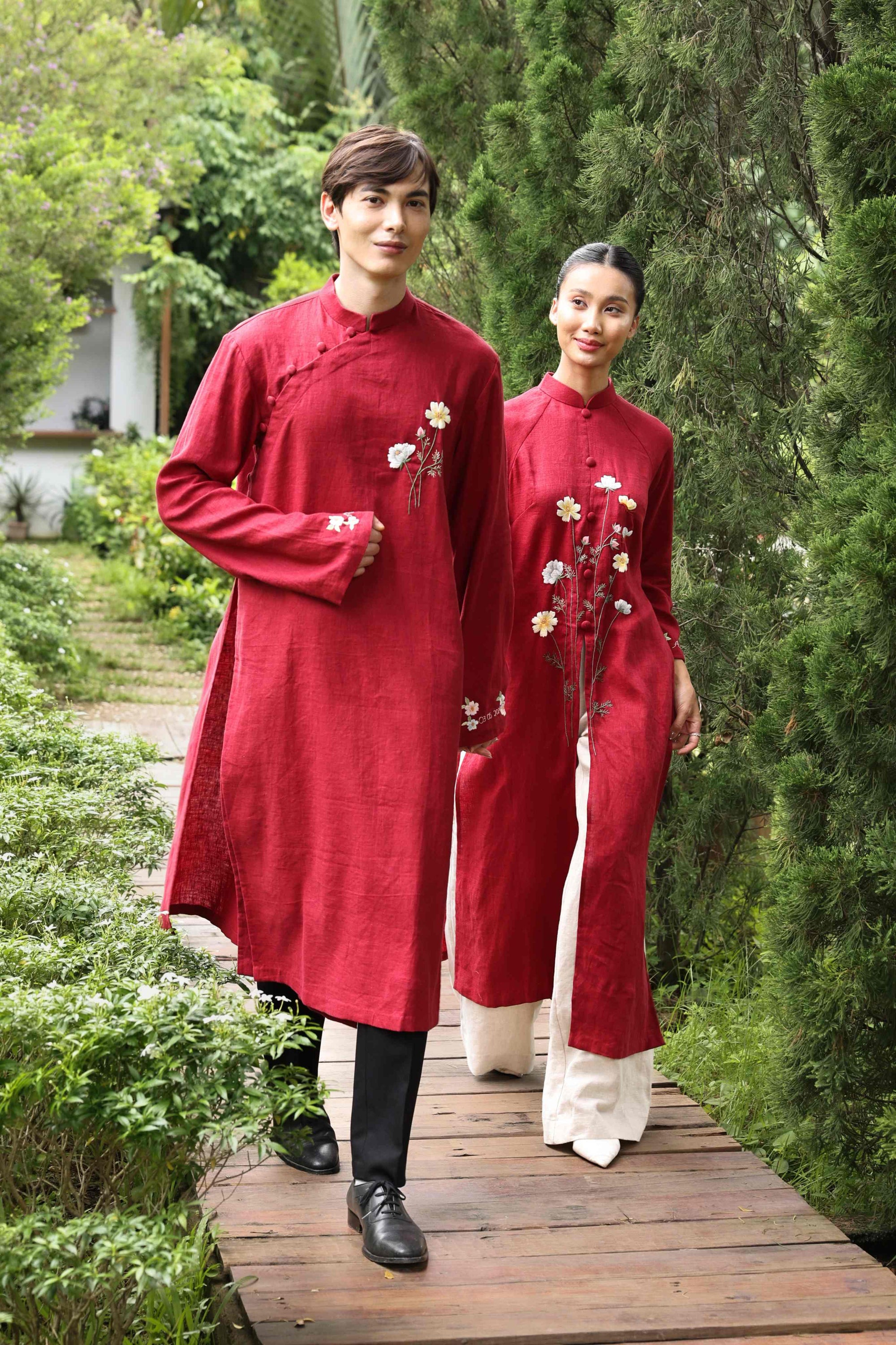 Red ao dai for bride and groom