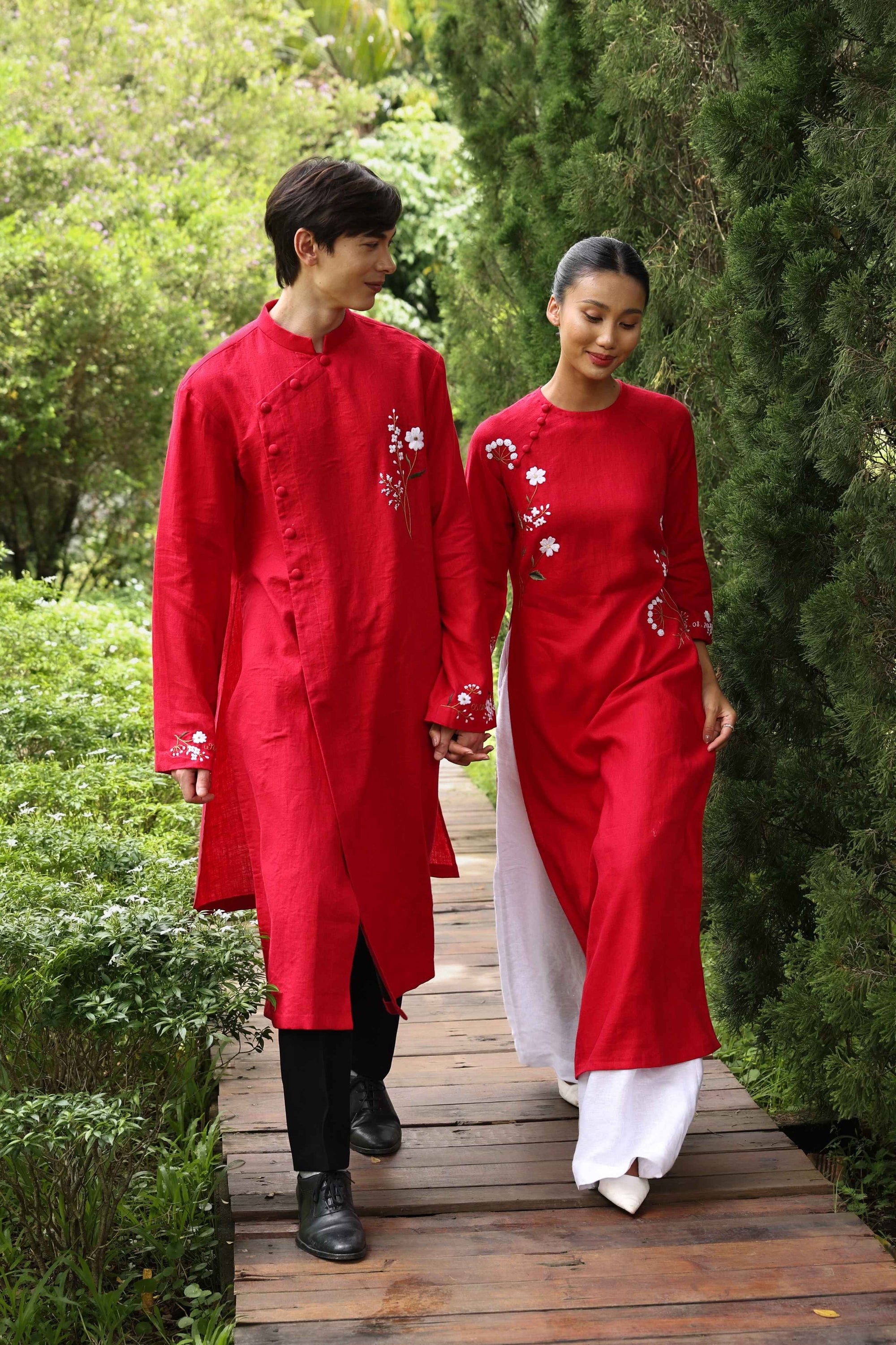 Red Vietnamese wedding ao dai set
