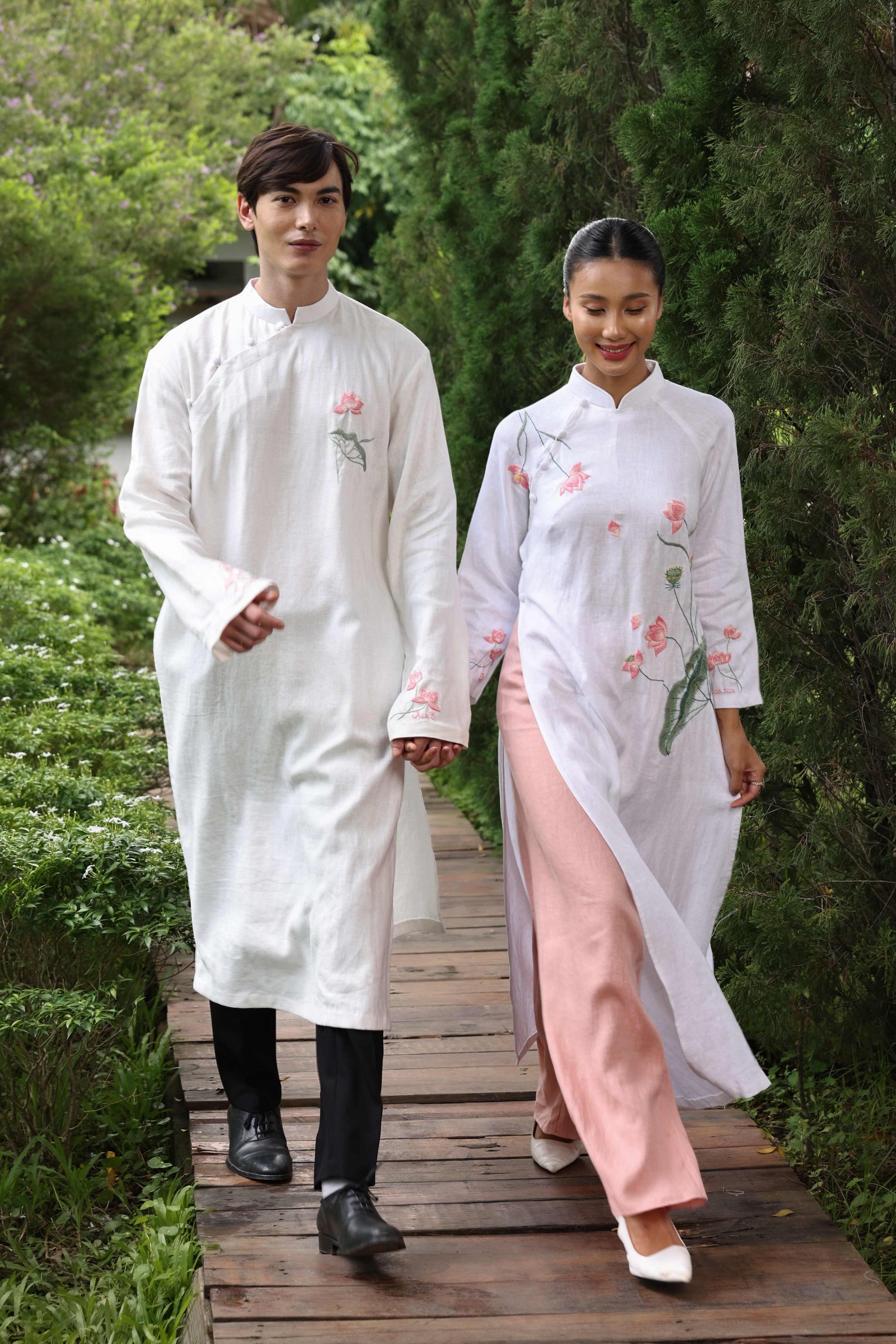 Vietnamese couple wedding ao dai