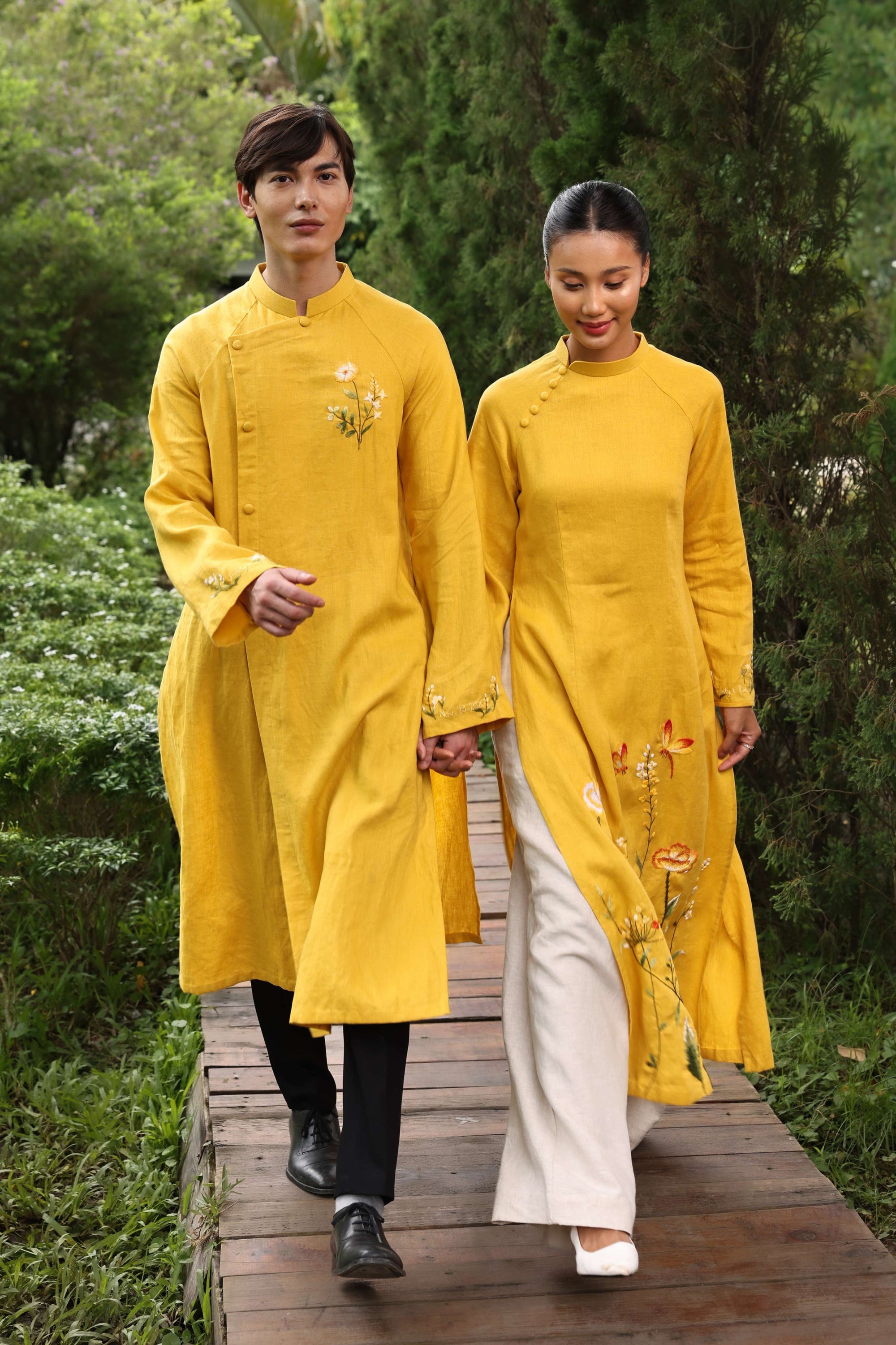 Vietnamese linen ao dai for couple