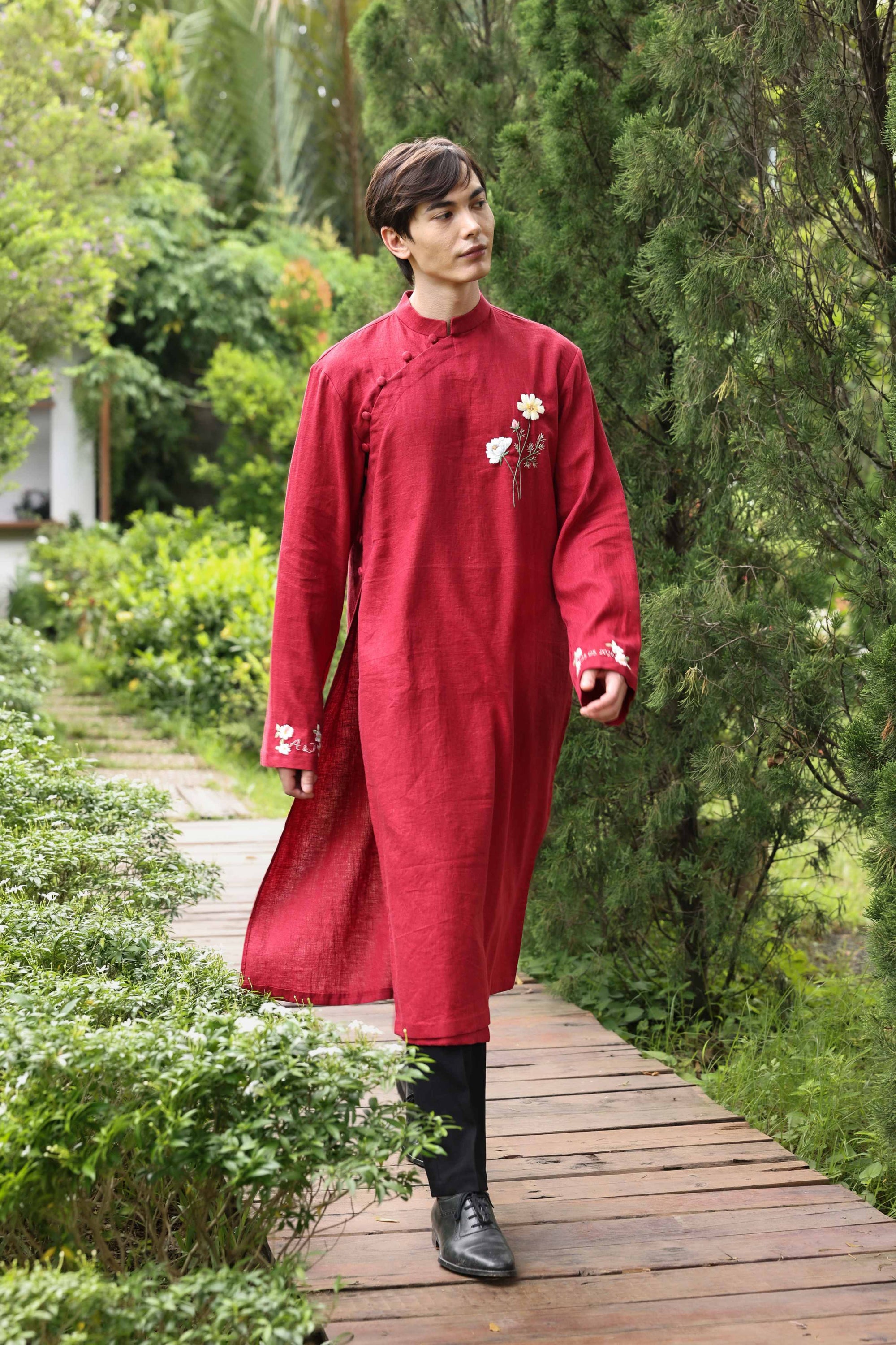 Vietnamese wedding ao dai for groom