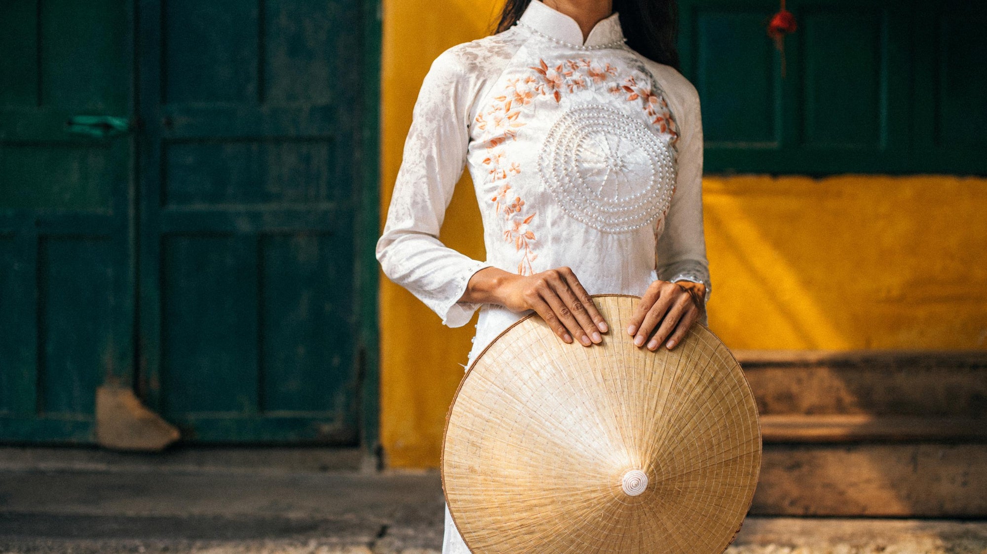 What shoes and accessories go best with an ao dai?