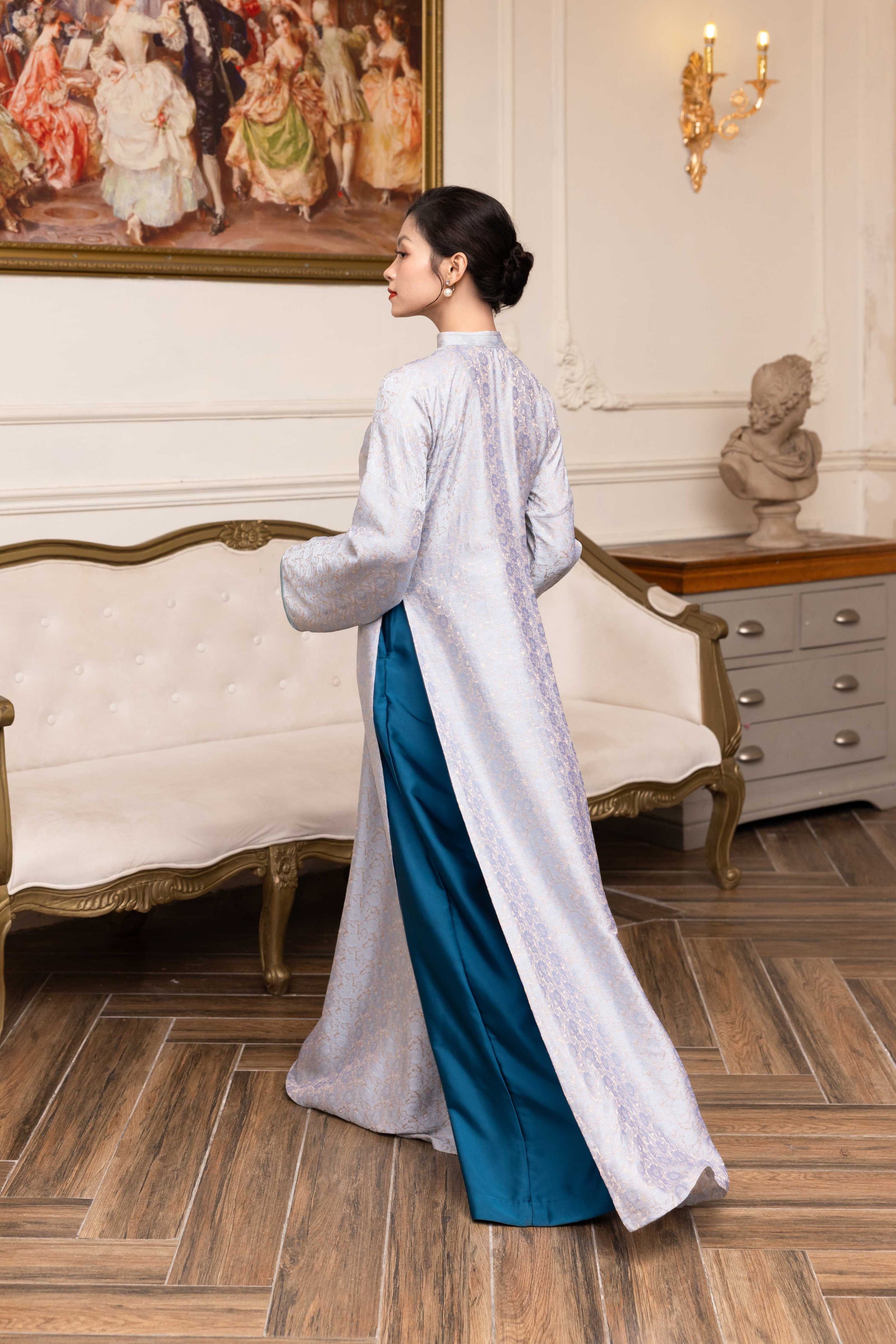 Classic Vietnamese silk ao dai