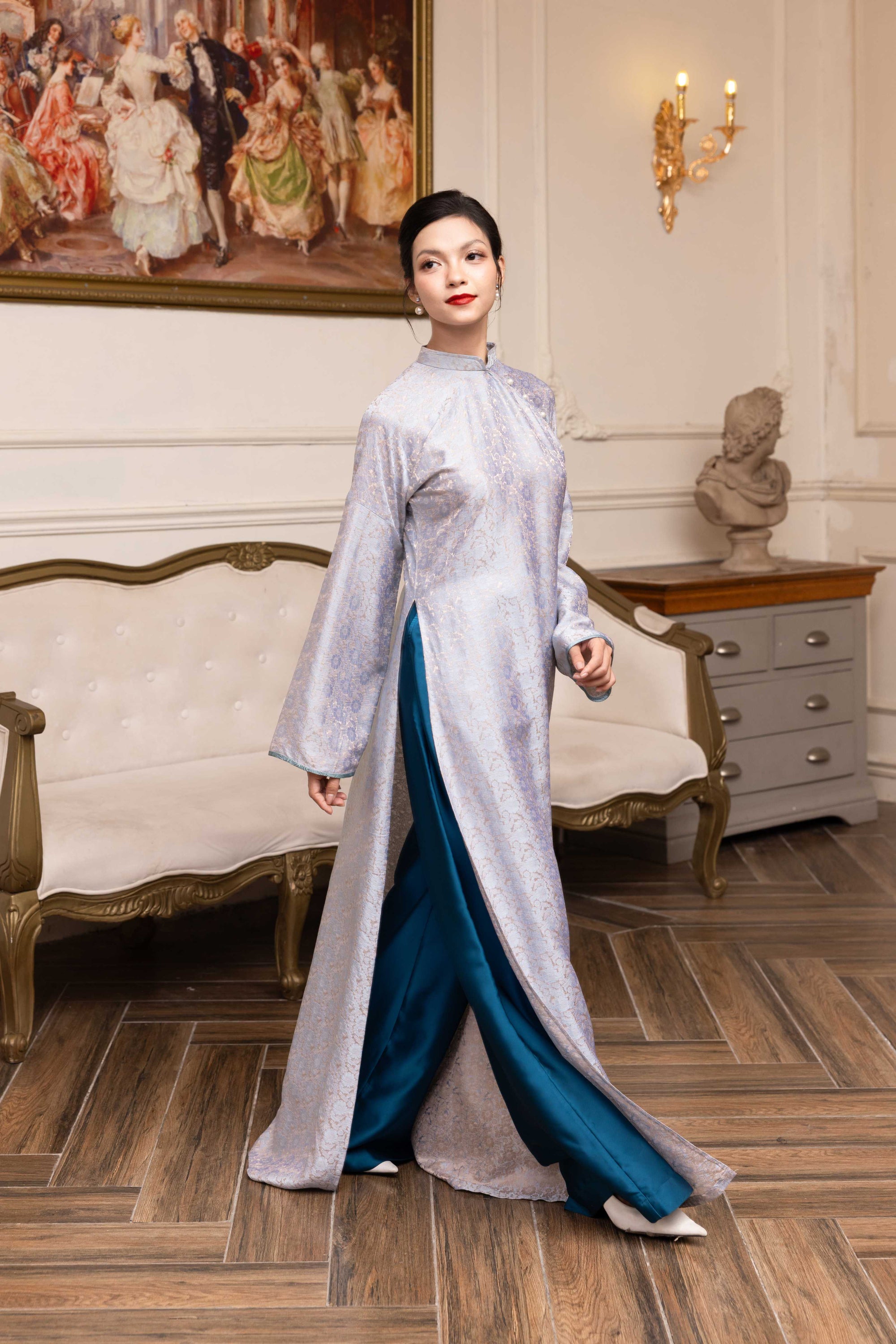 Classic Vietnamese silk ao dai