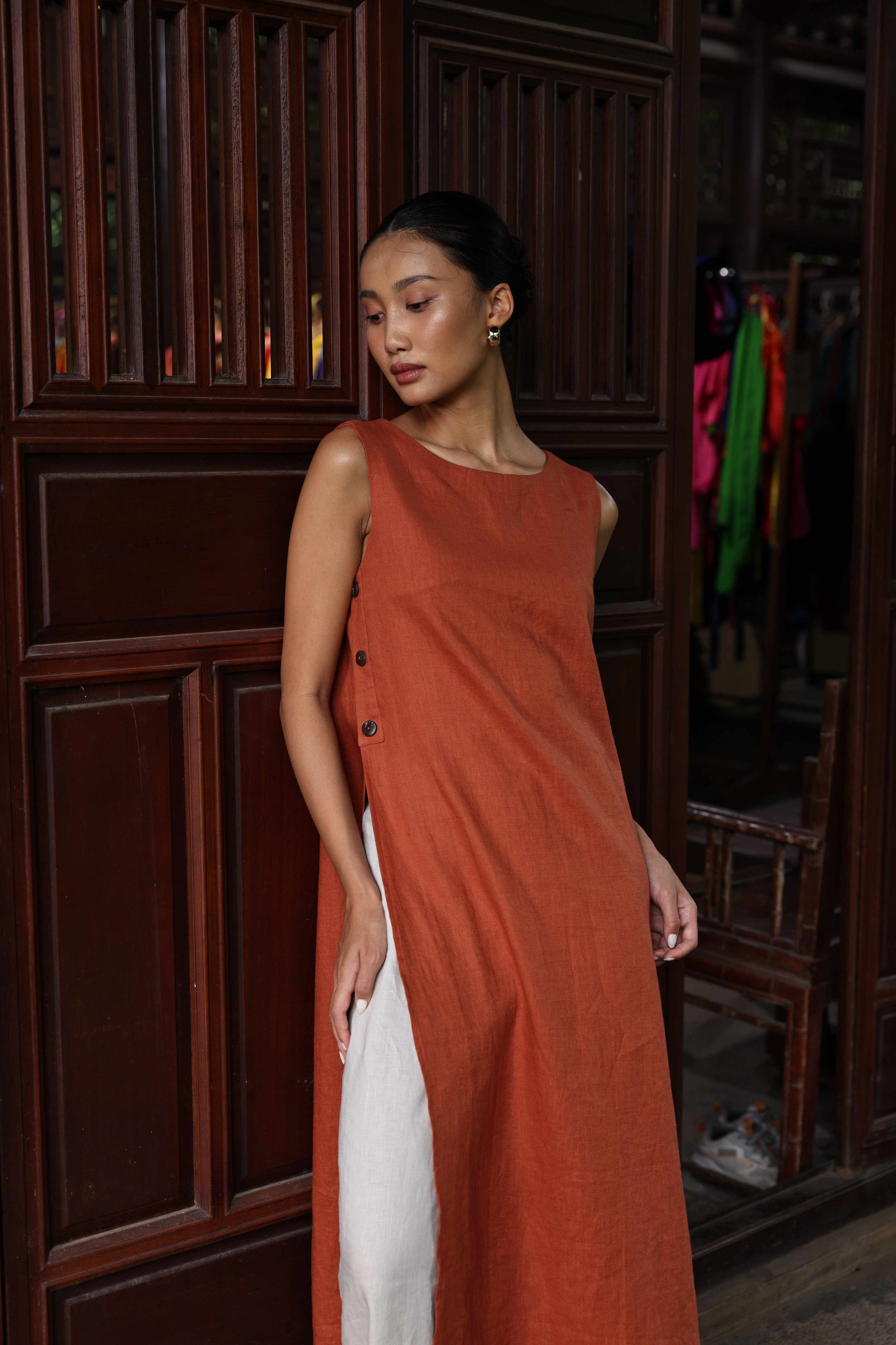 custom sleeveless linen ao dai