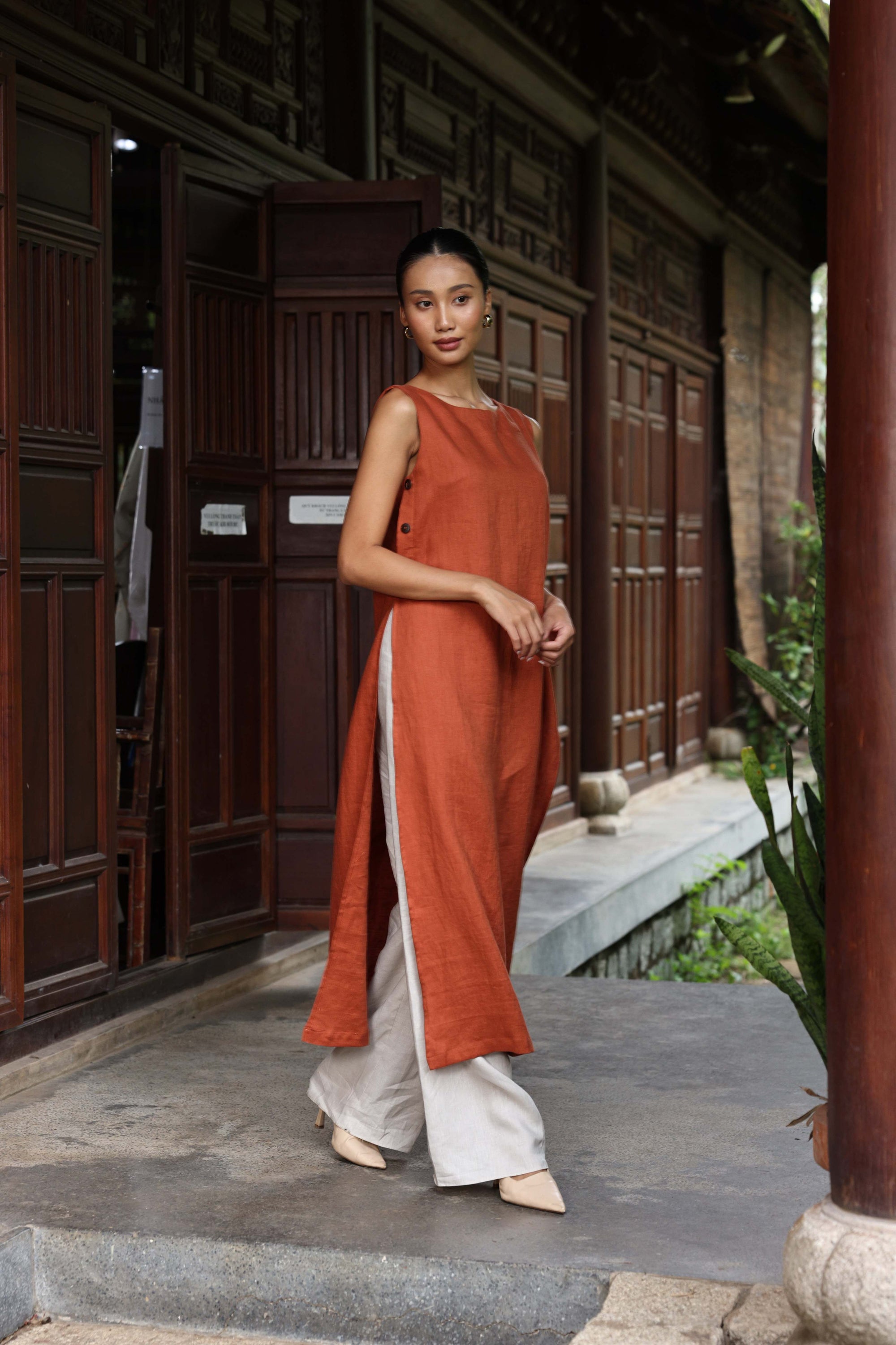 custom sleeveless linen ao dai