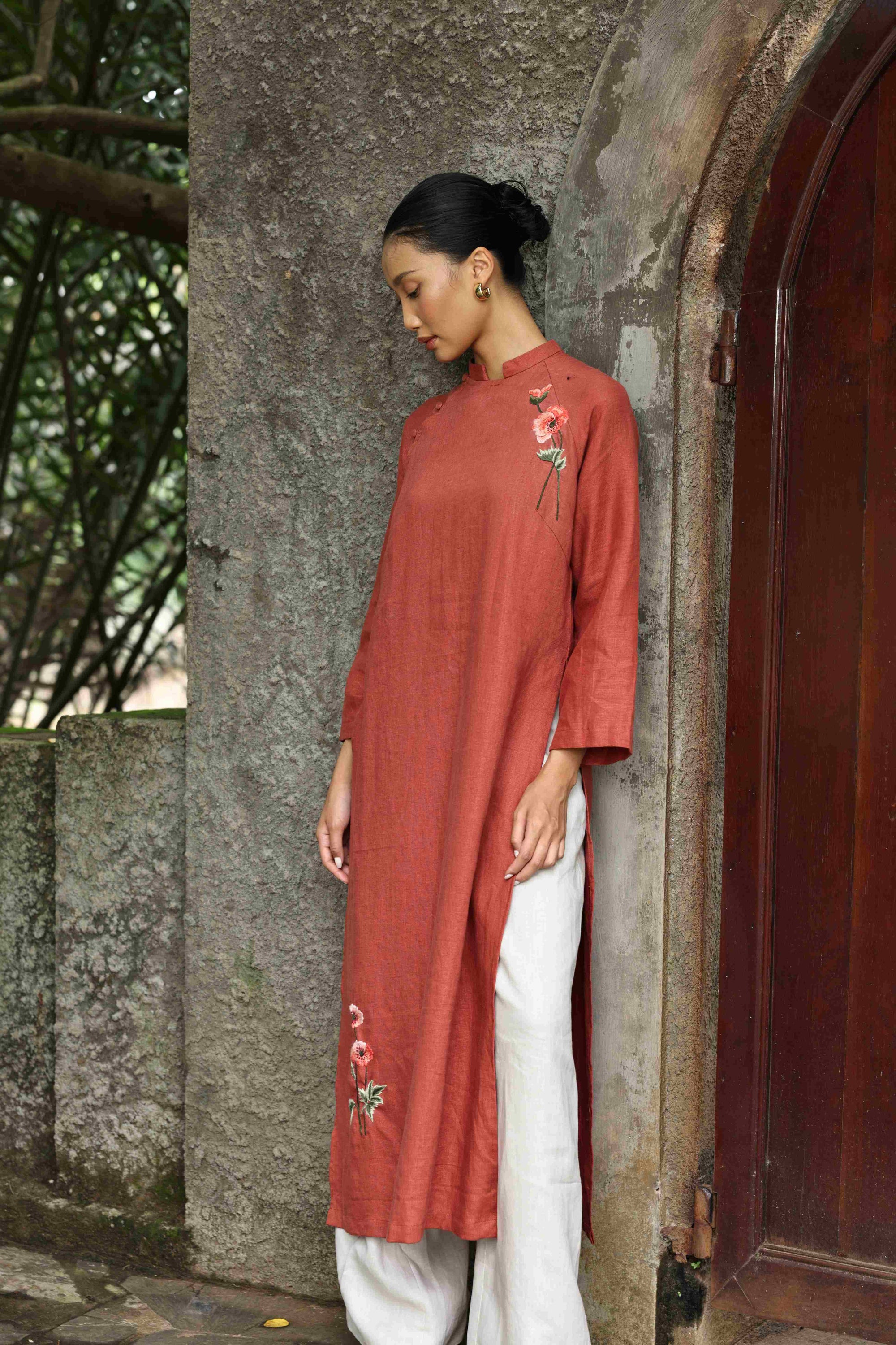 embroidered modern Vietnamese wedding dress