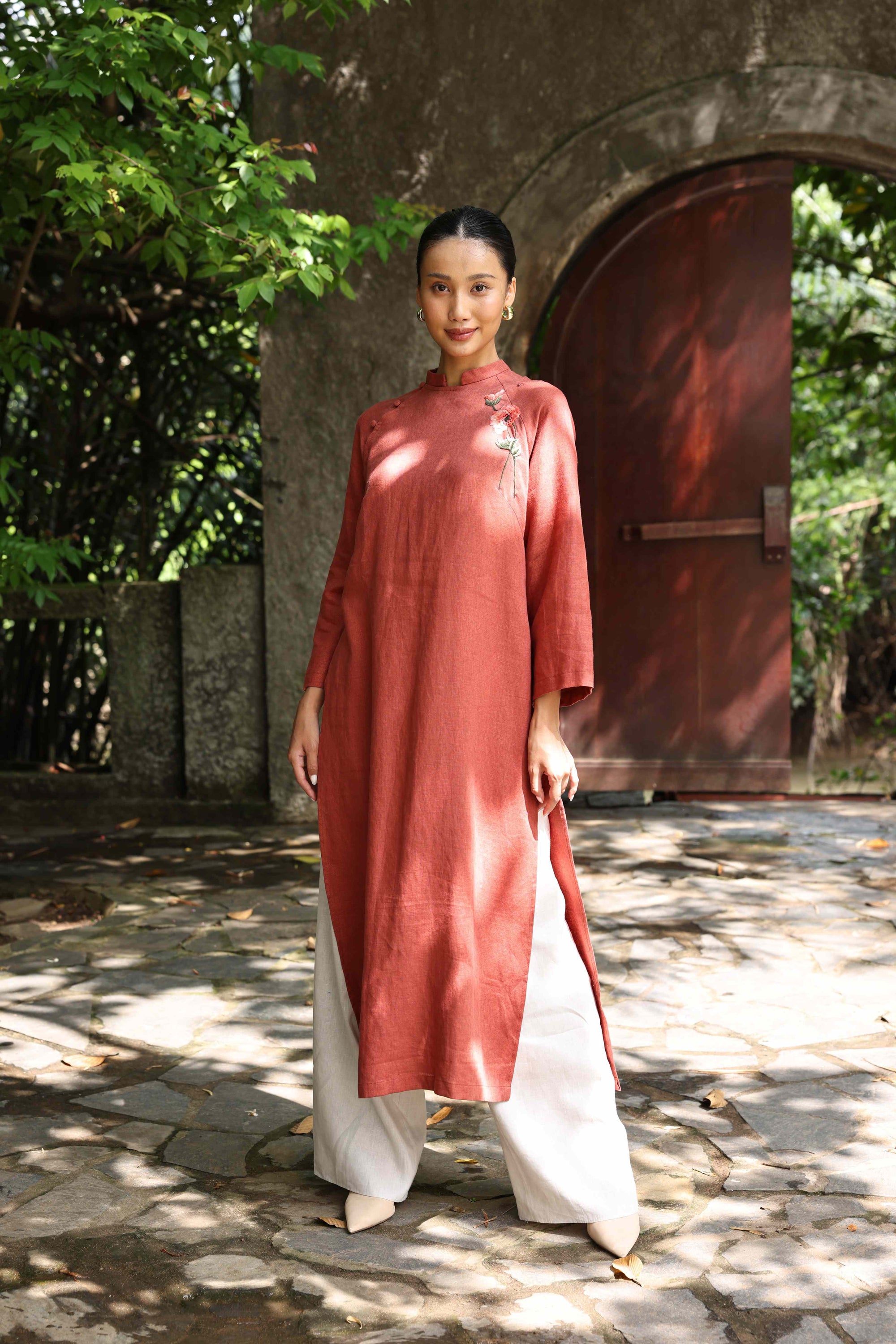 embroidered modern Vietnamese wedding dress