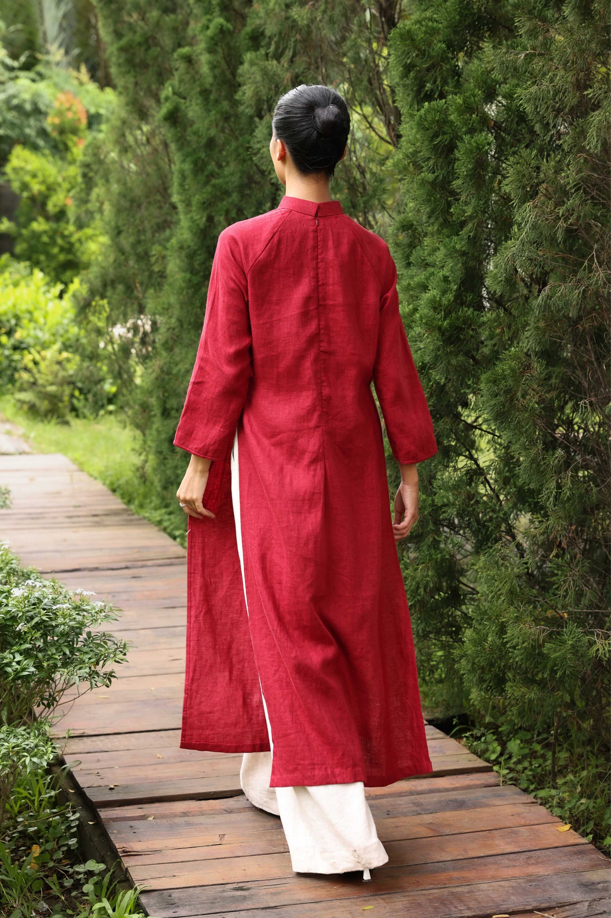 Front-slit linen ao dai