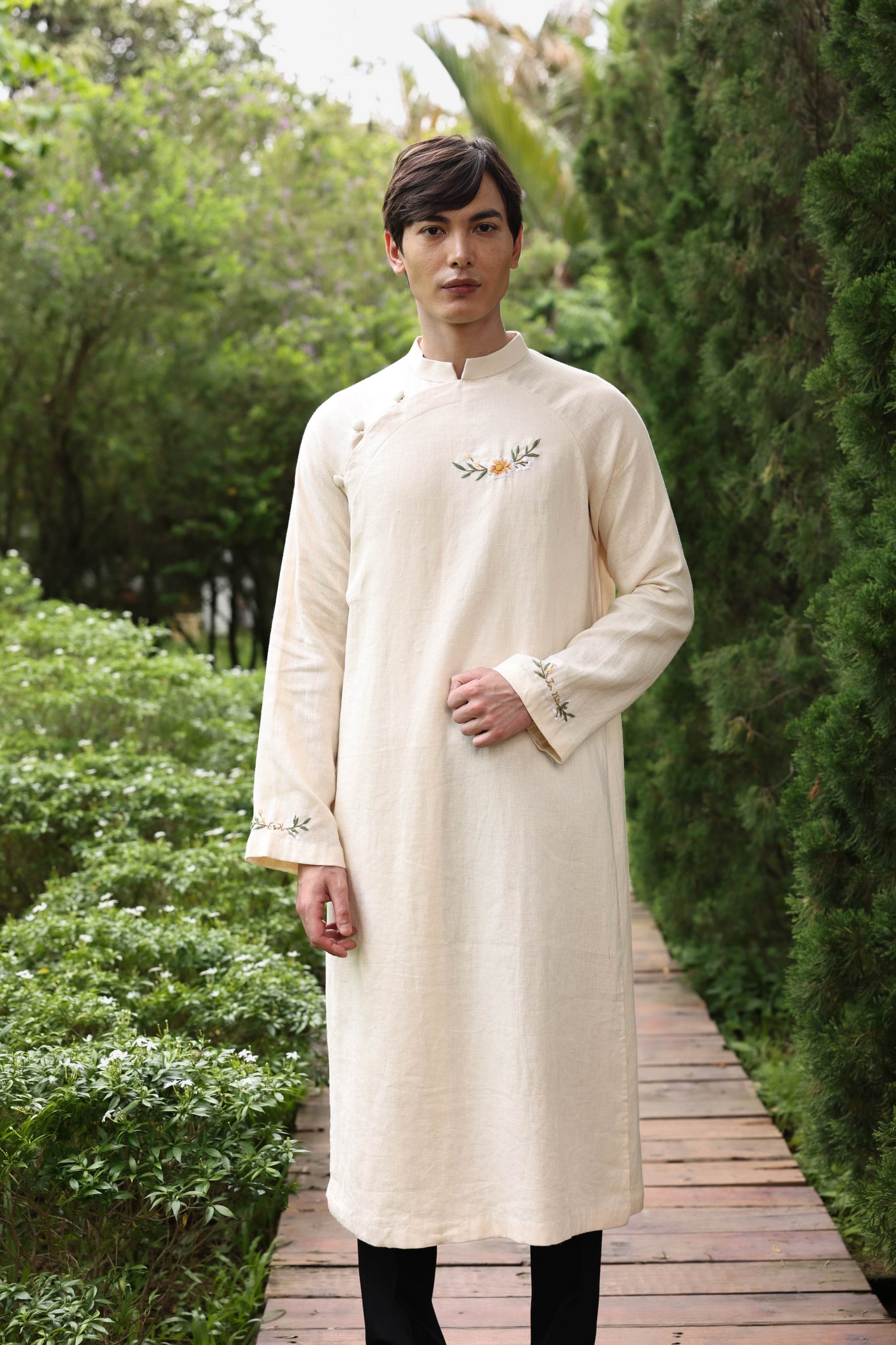 Hand-embroidered ao dai Vietnam for men