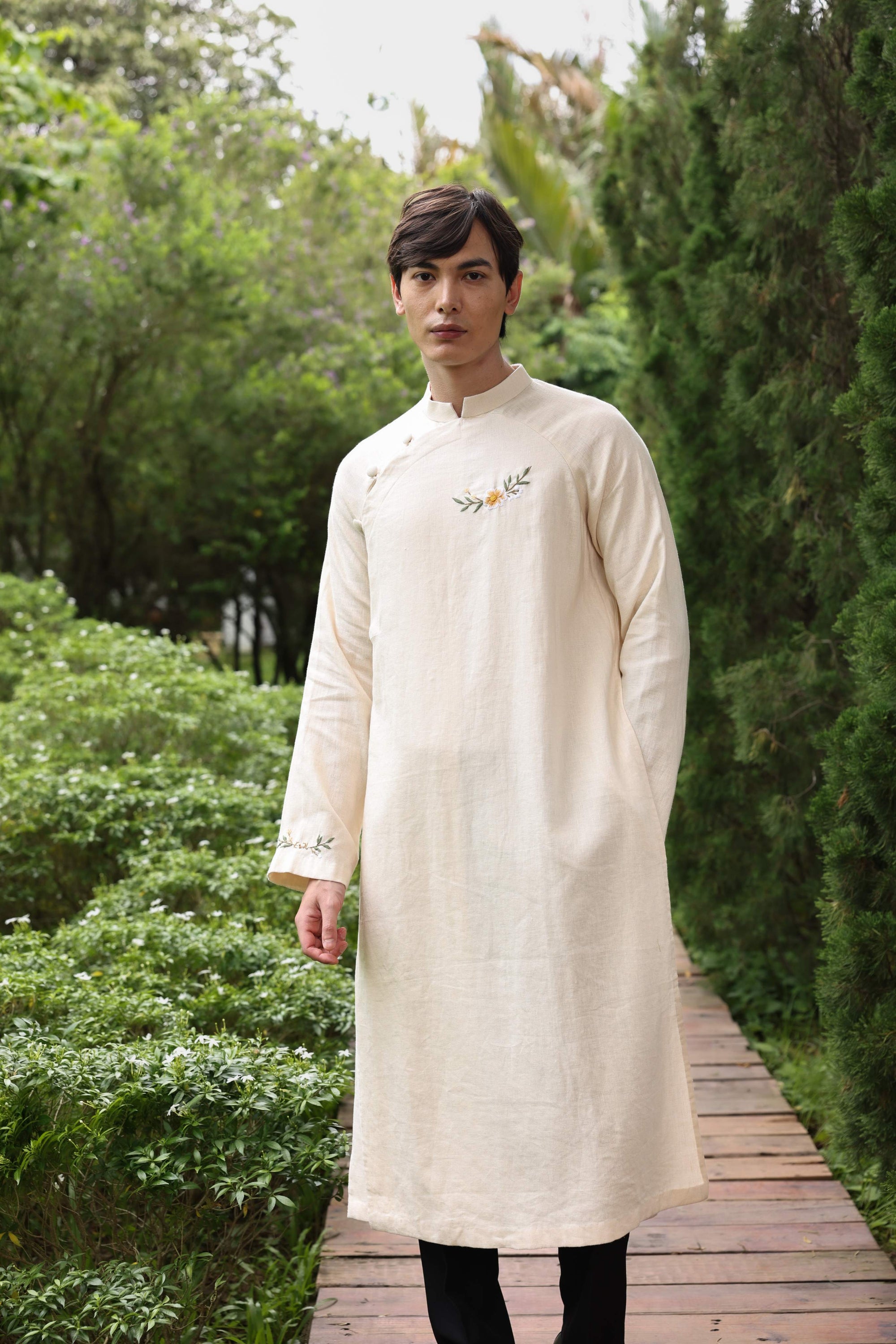 Hand-embroidered ao dai Vietnam for men