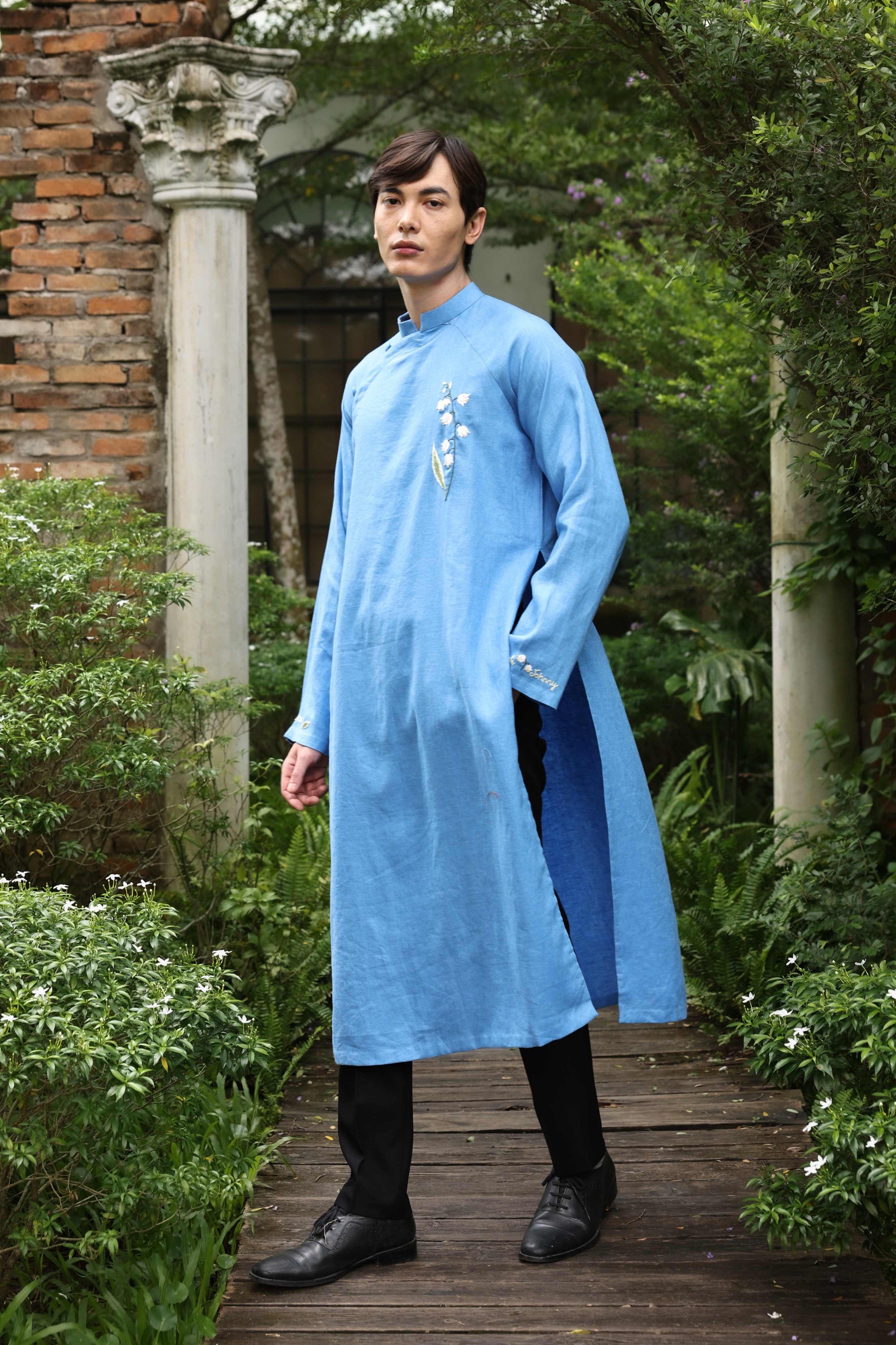 Hand-embroidered linen tunic for men