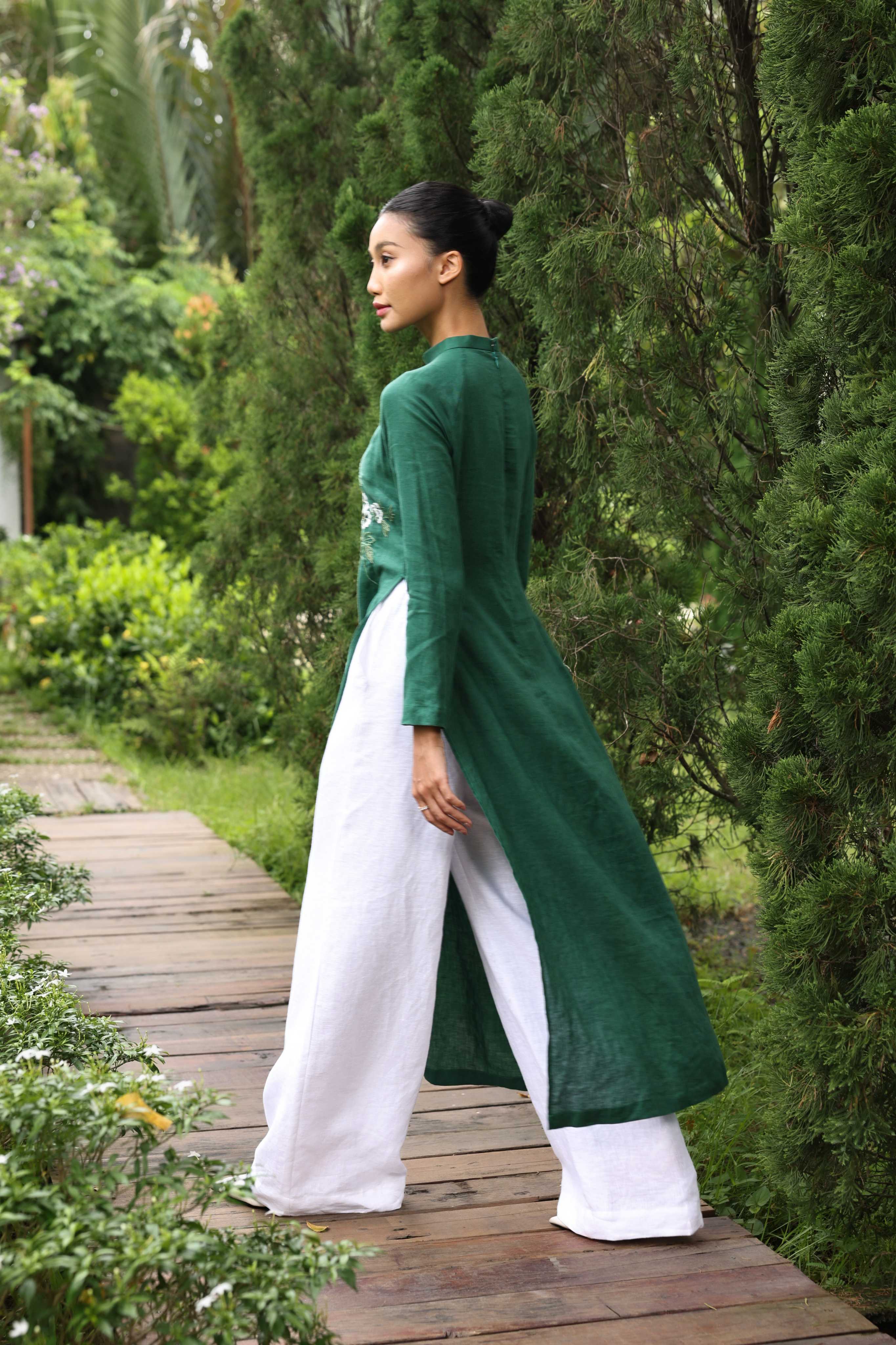 Hand-embroidered traditional linen ao dai ELA-44 – AO DAI MYAN
