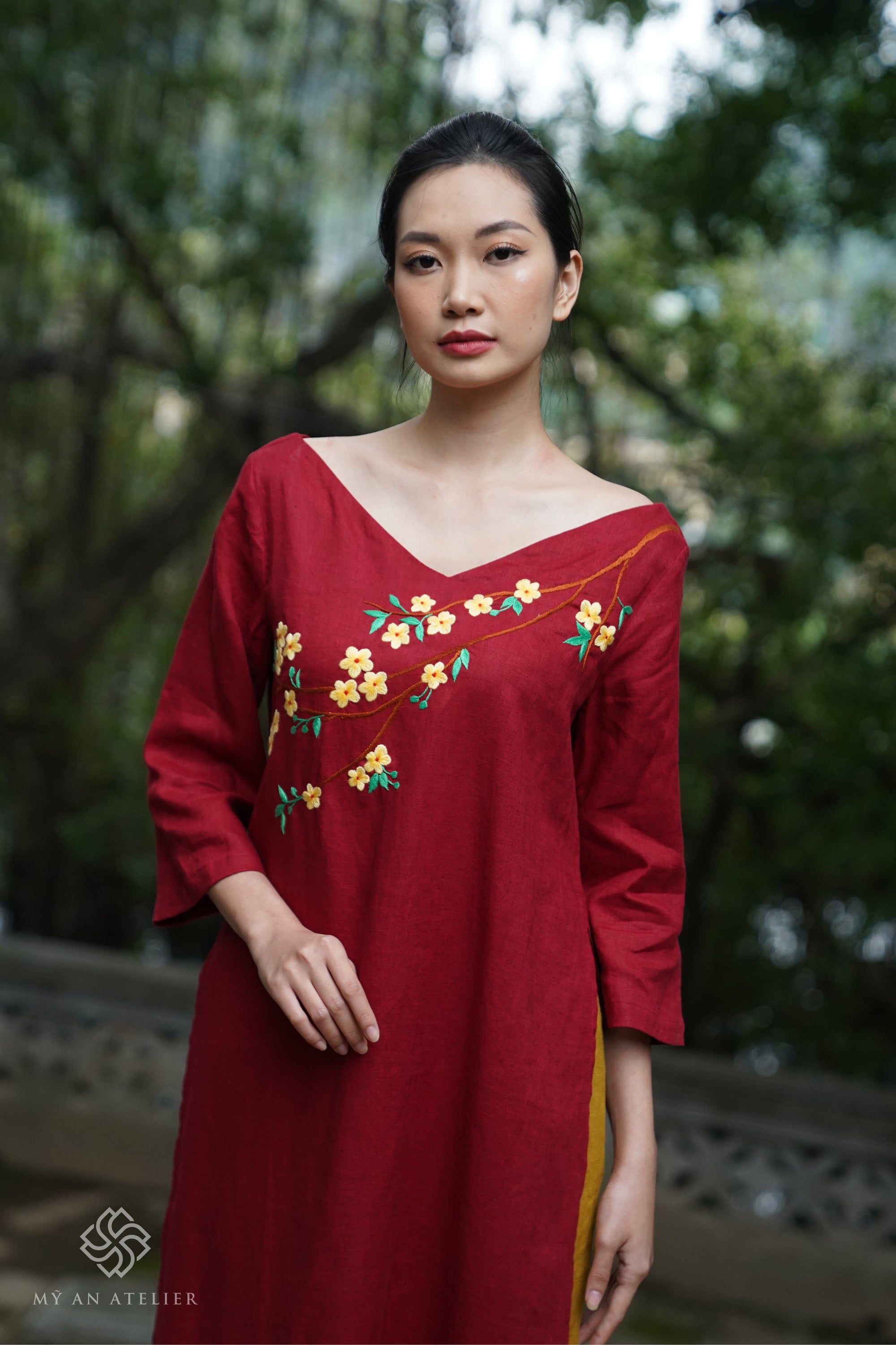Hand-embroidered V-neck ao dai