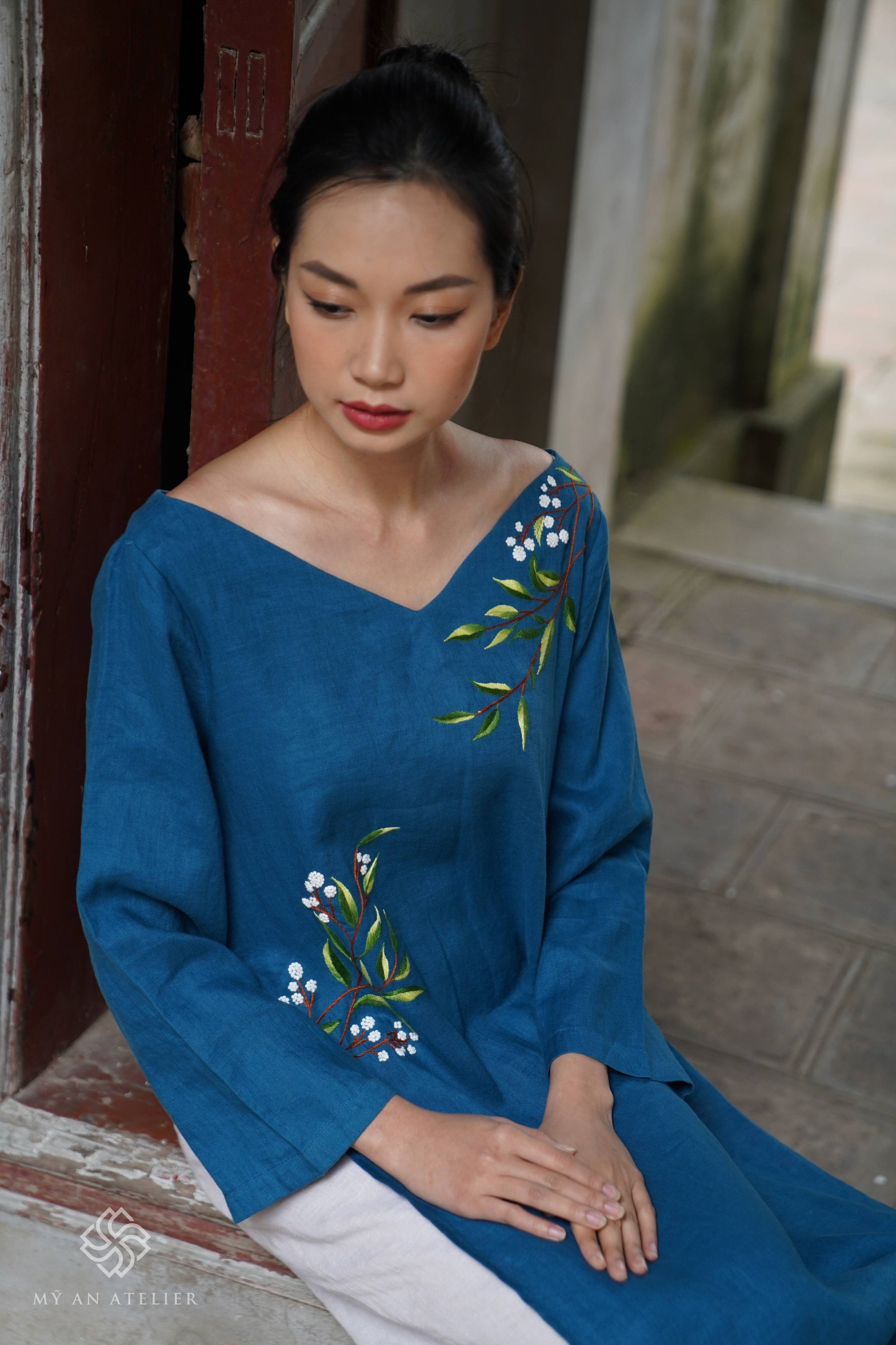 Linen Vietnamese female dress