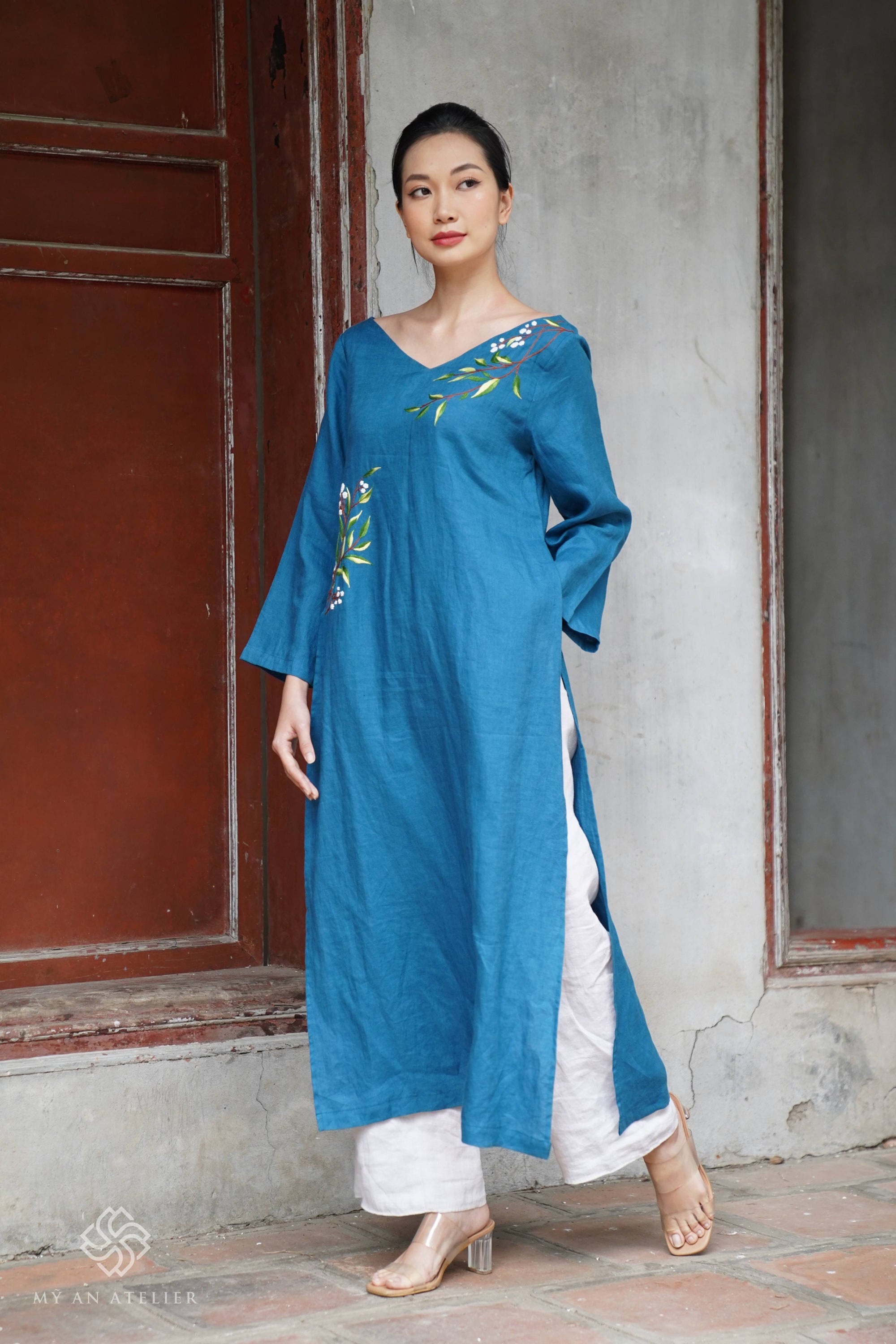 Linen Vietnamese female dress