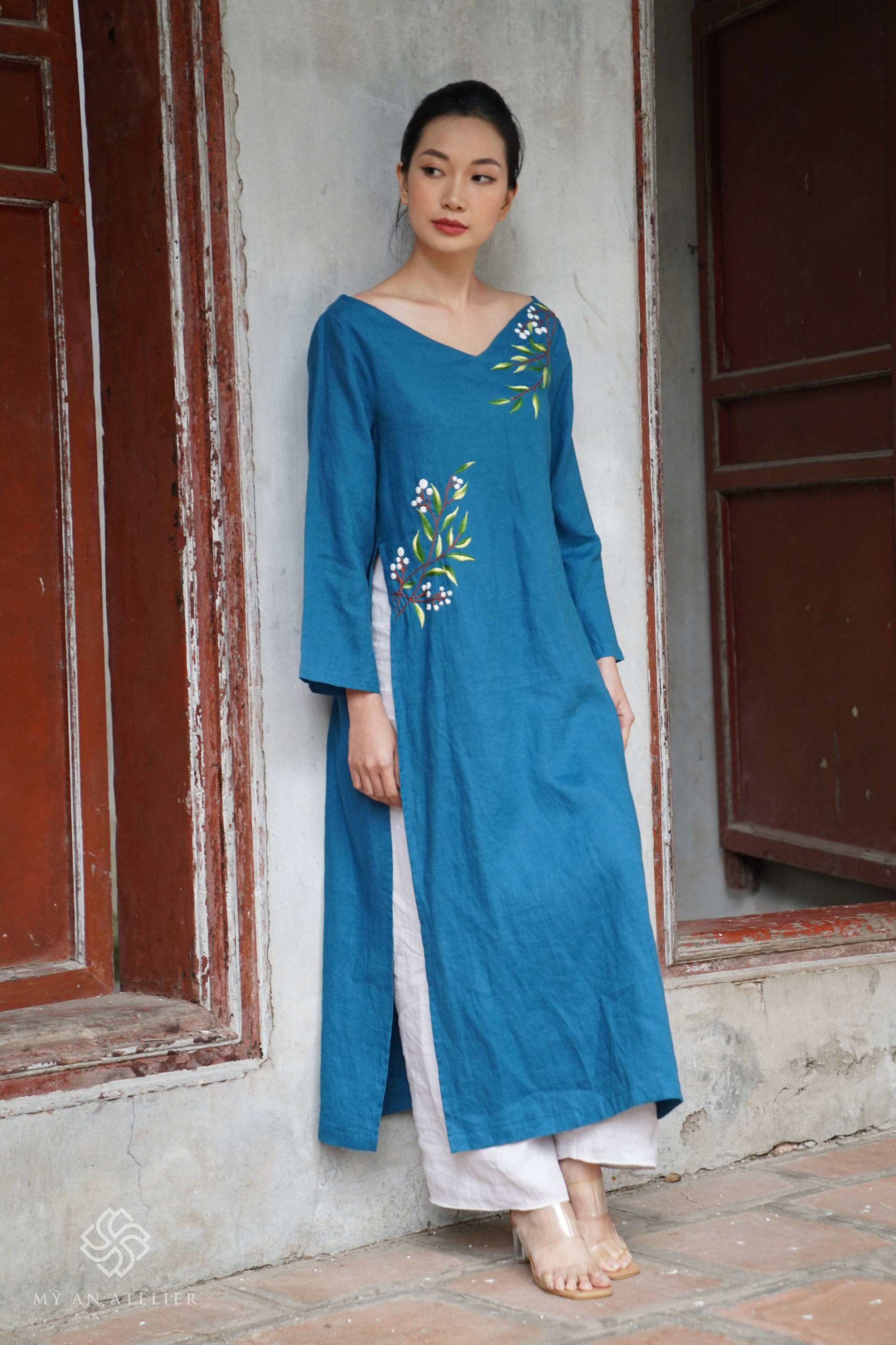 Linen Vietnamese female dress