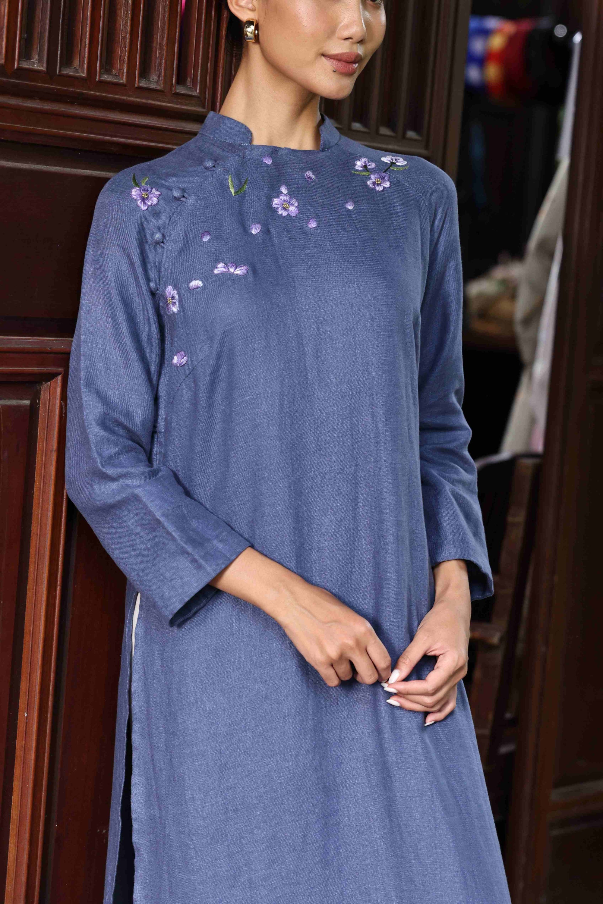 handmade embroidery linen ao dai