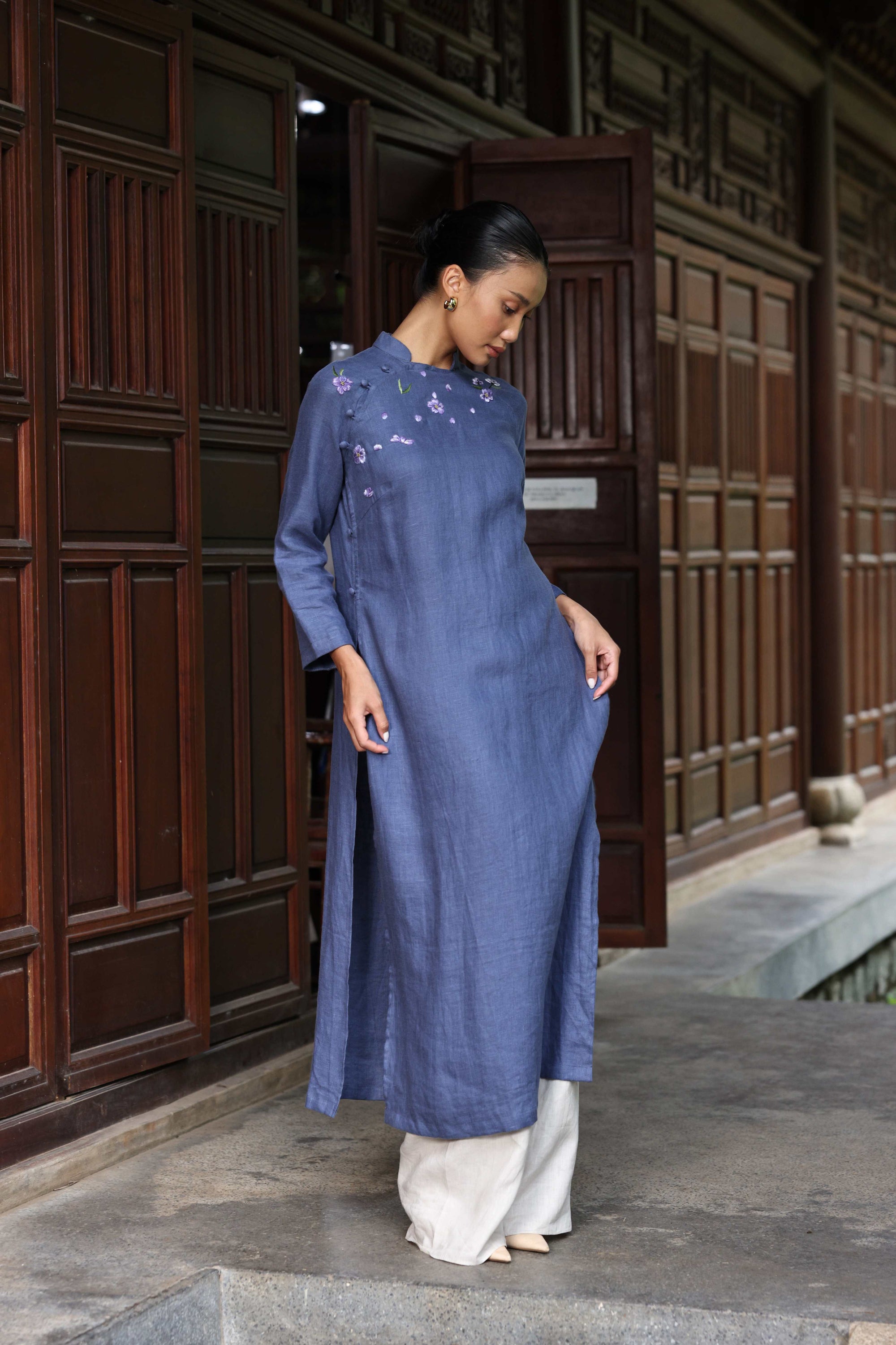 handmade embroidery linen ao dai