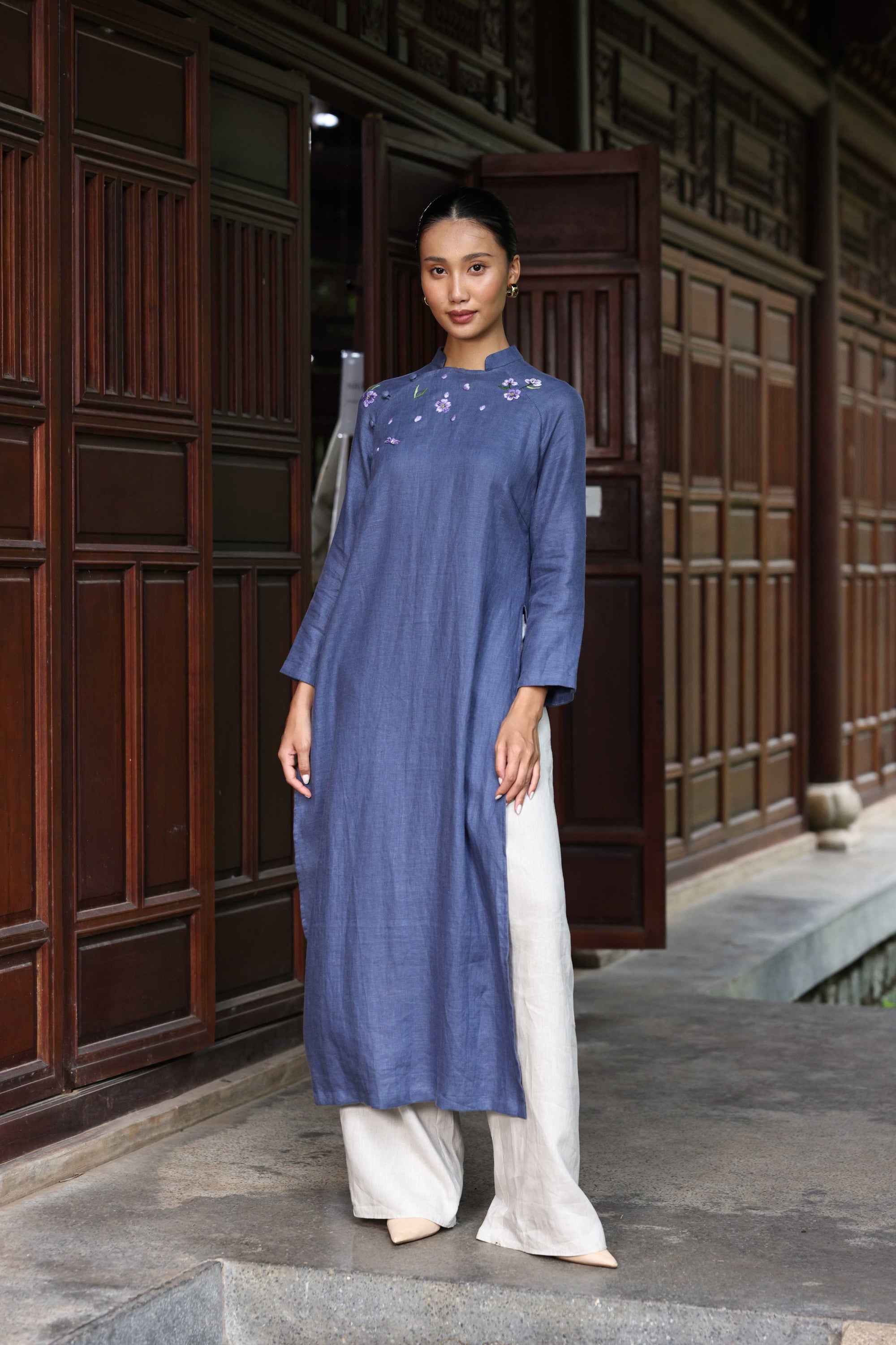 handmade embroidery linen ao dai