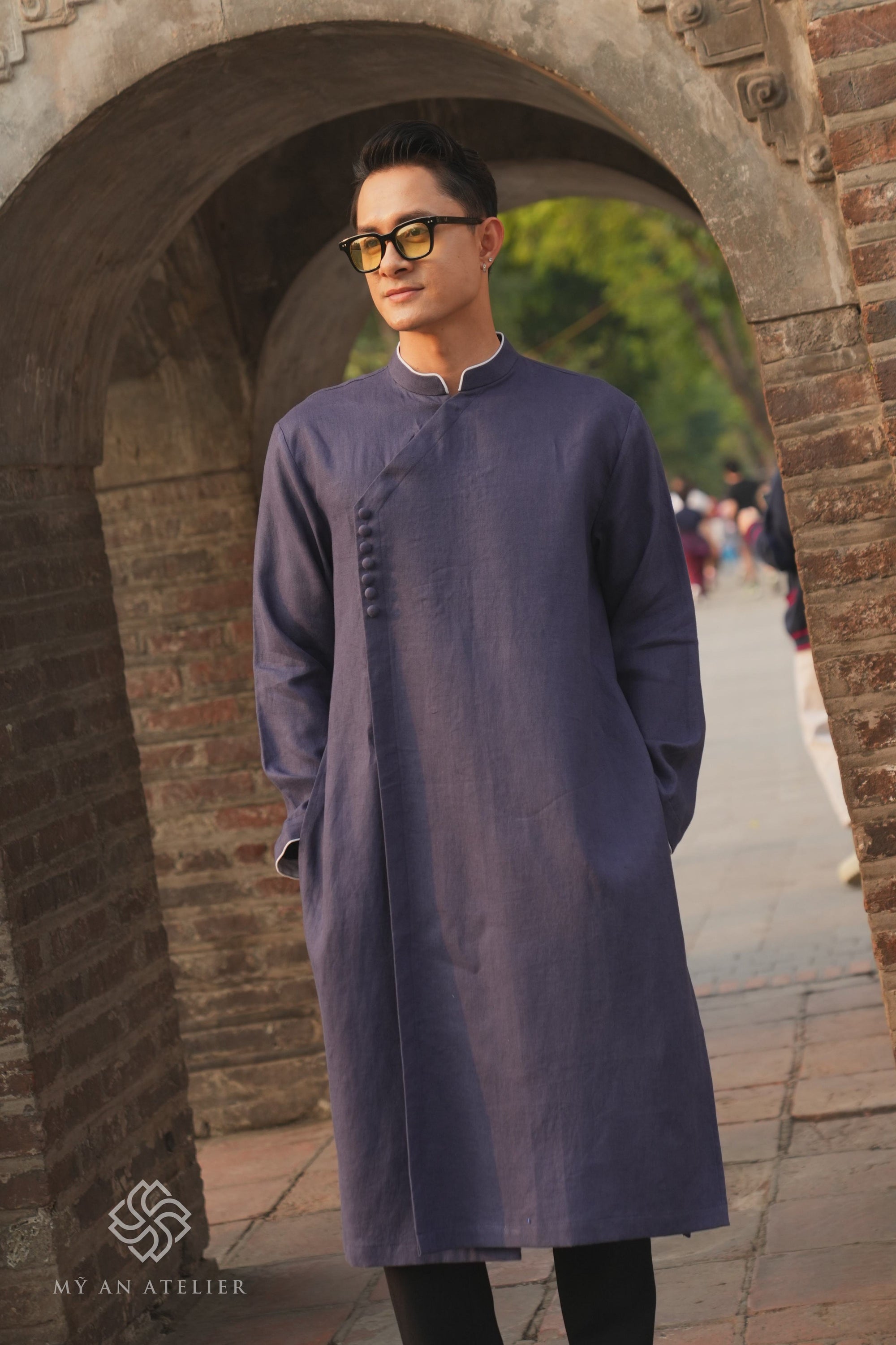 Linen Vietnamese ao dai for men