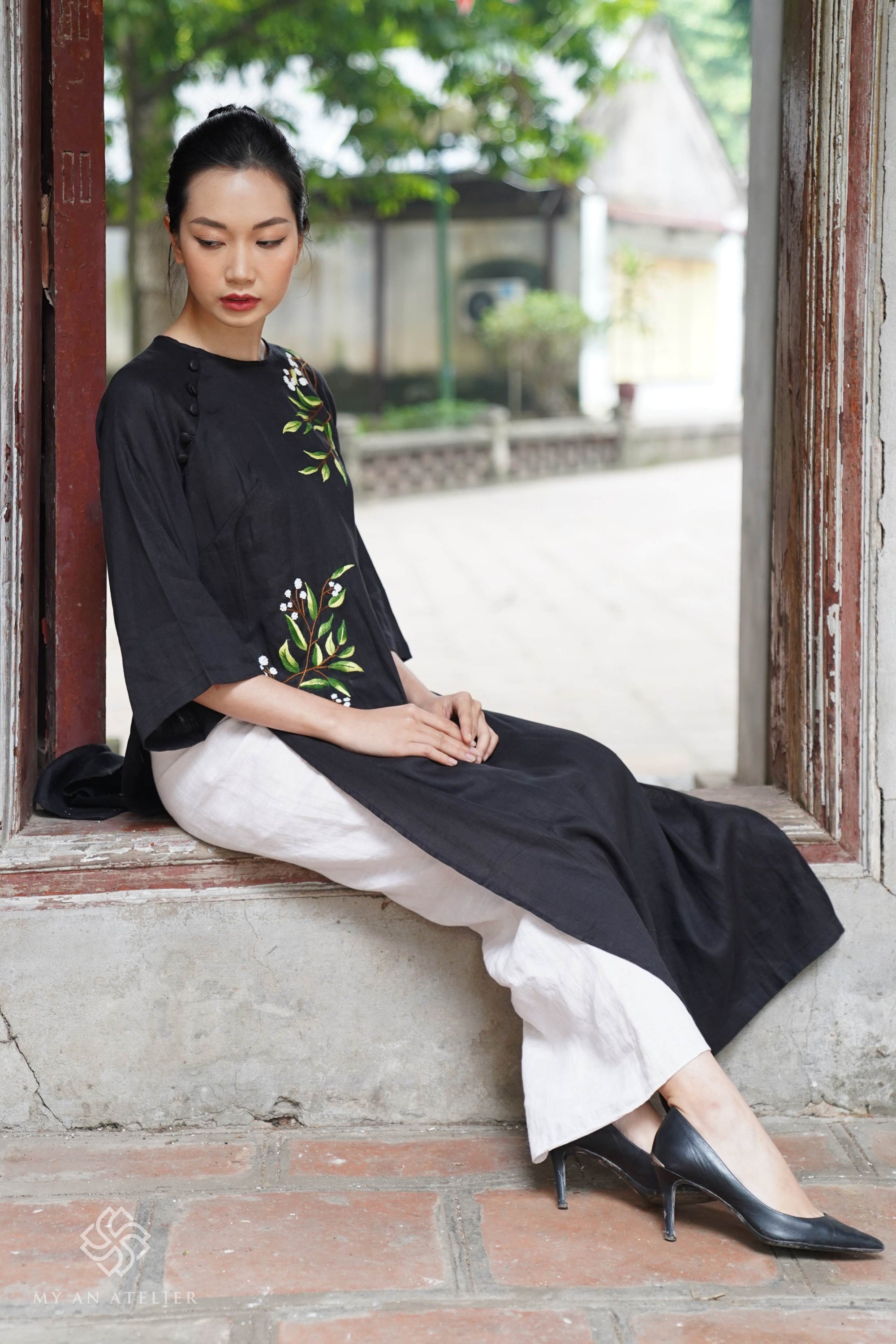 Linen ao dai with hand embroidery