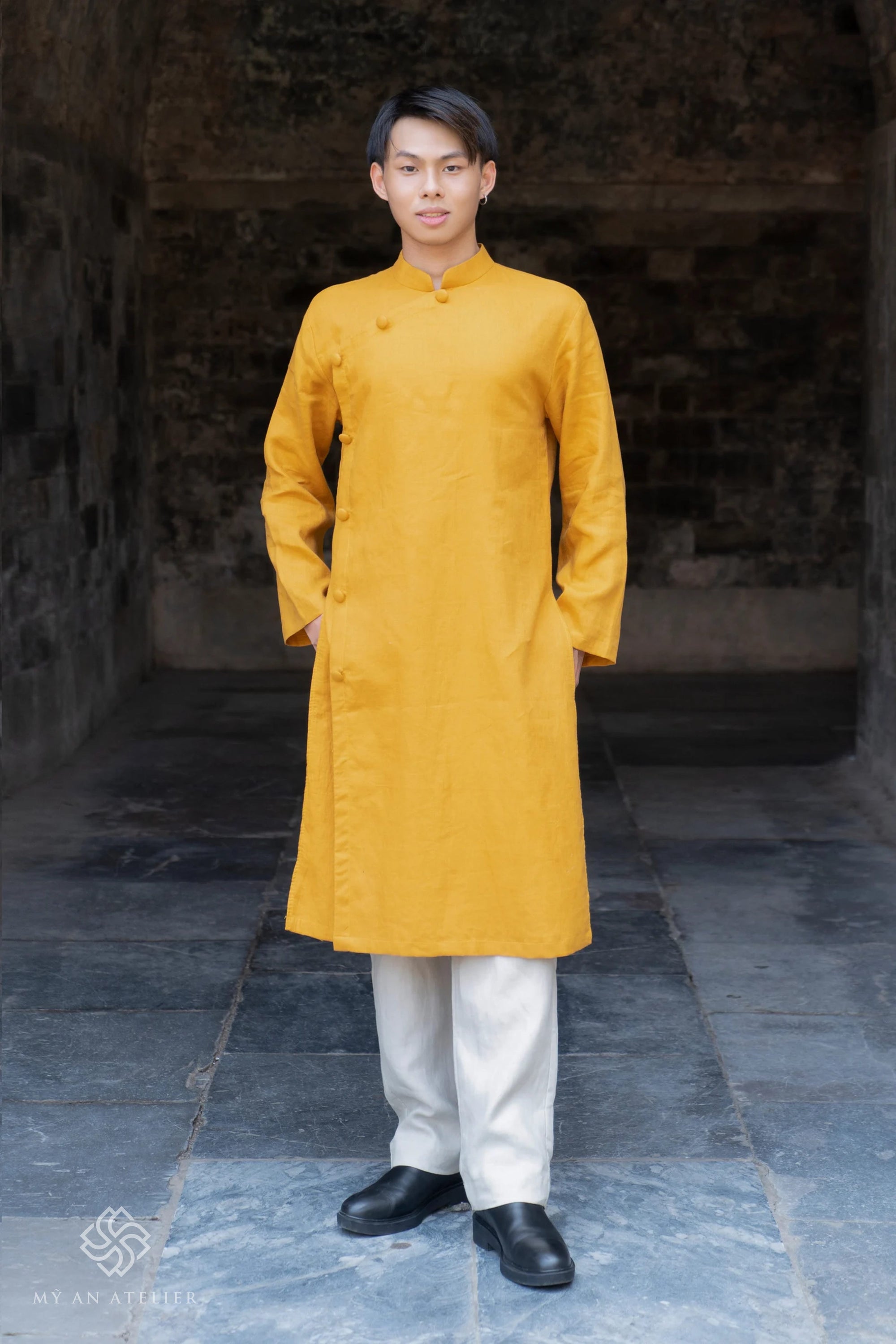 Linen men's ao dai Vietnam